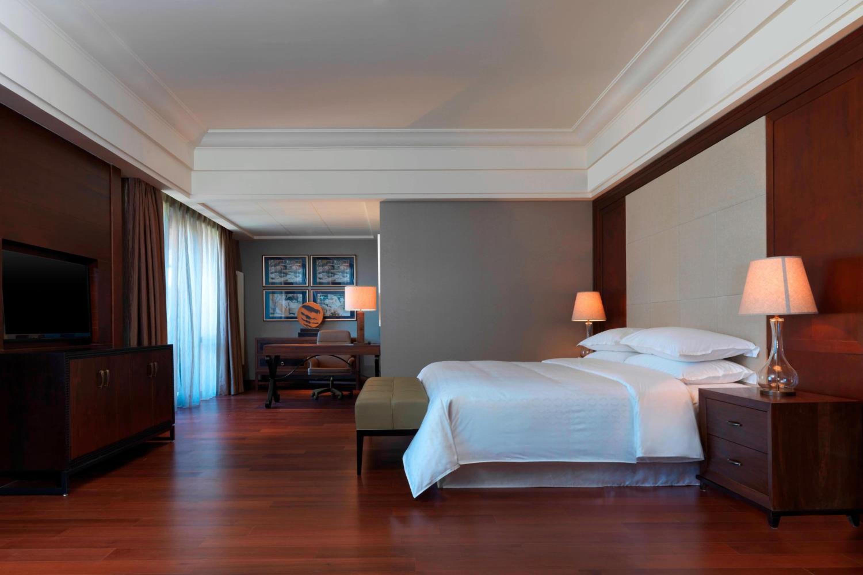 Studio King Suite