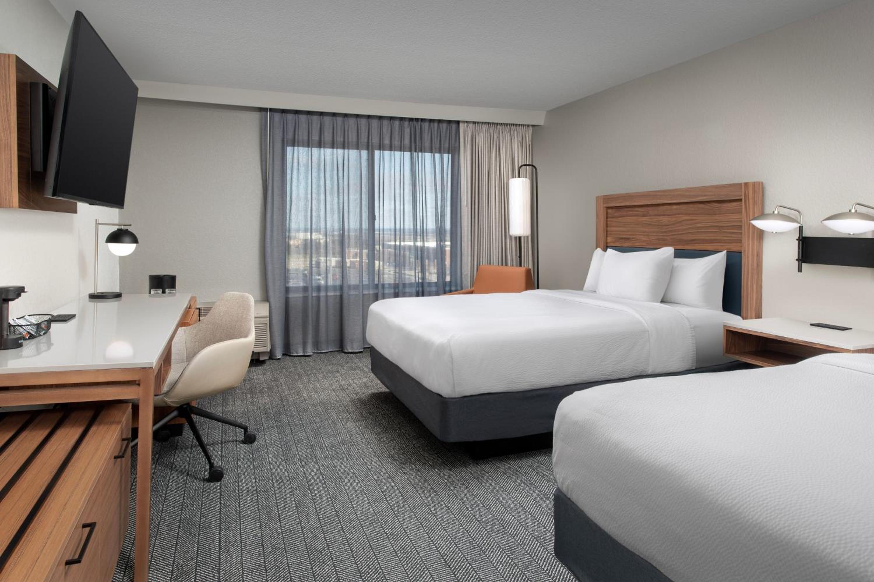 Queen Room with Two Queen Beds - Photo 14