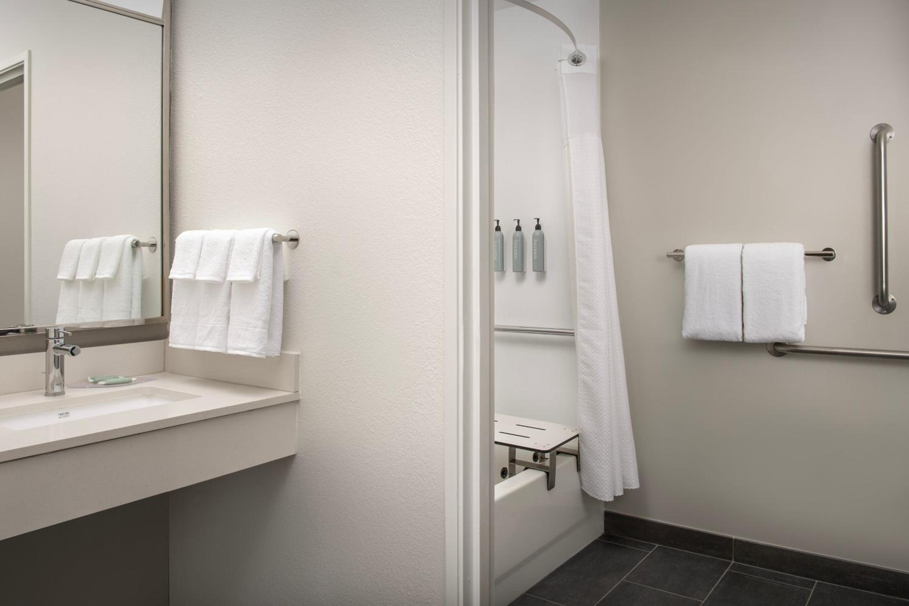 Accessible Room, Guest room, 2 Double photo 2