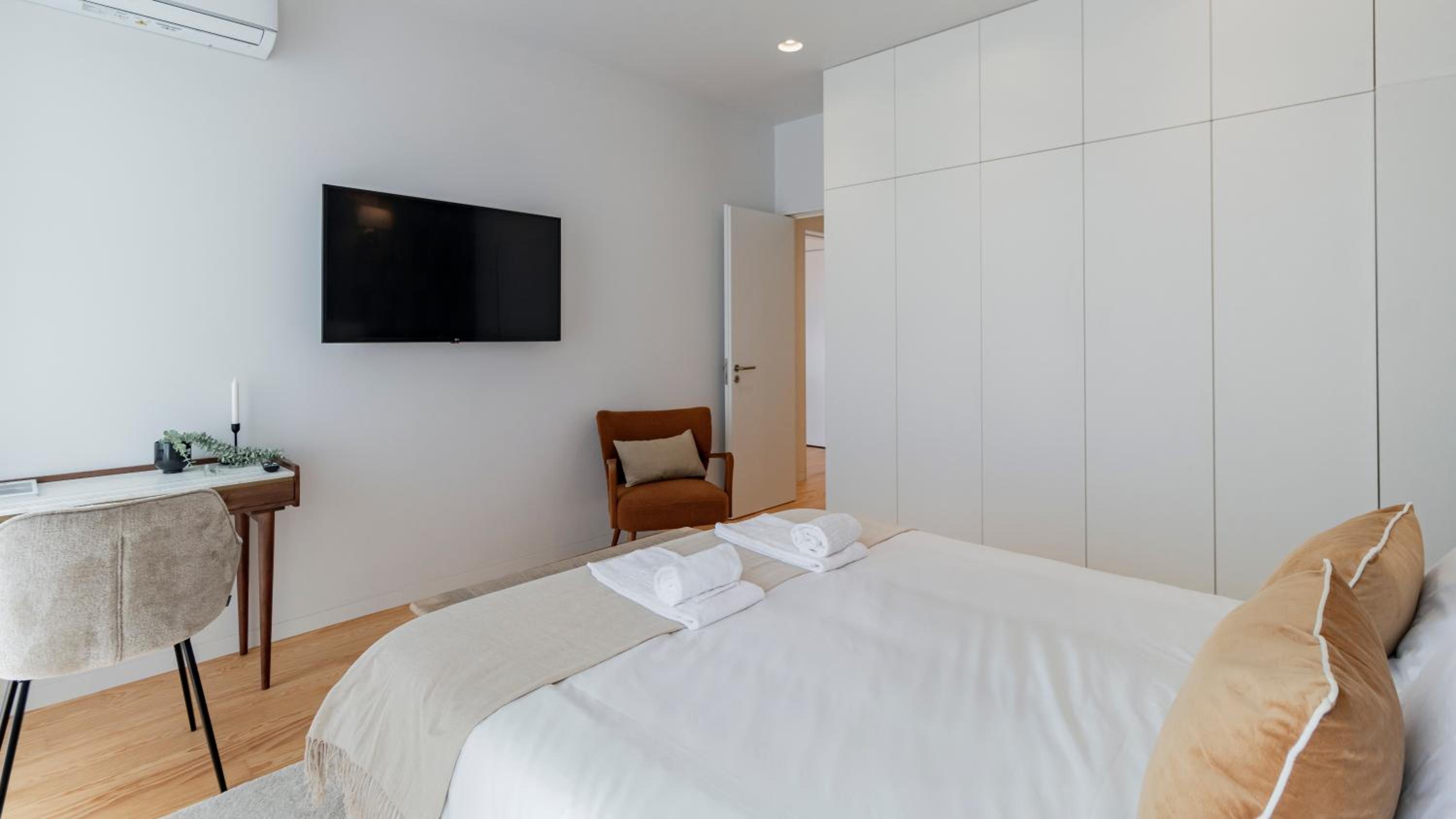 One-Bedroom Apartment - Photo 7