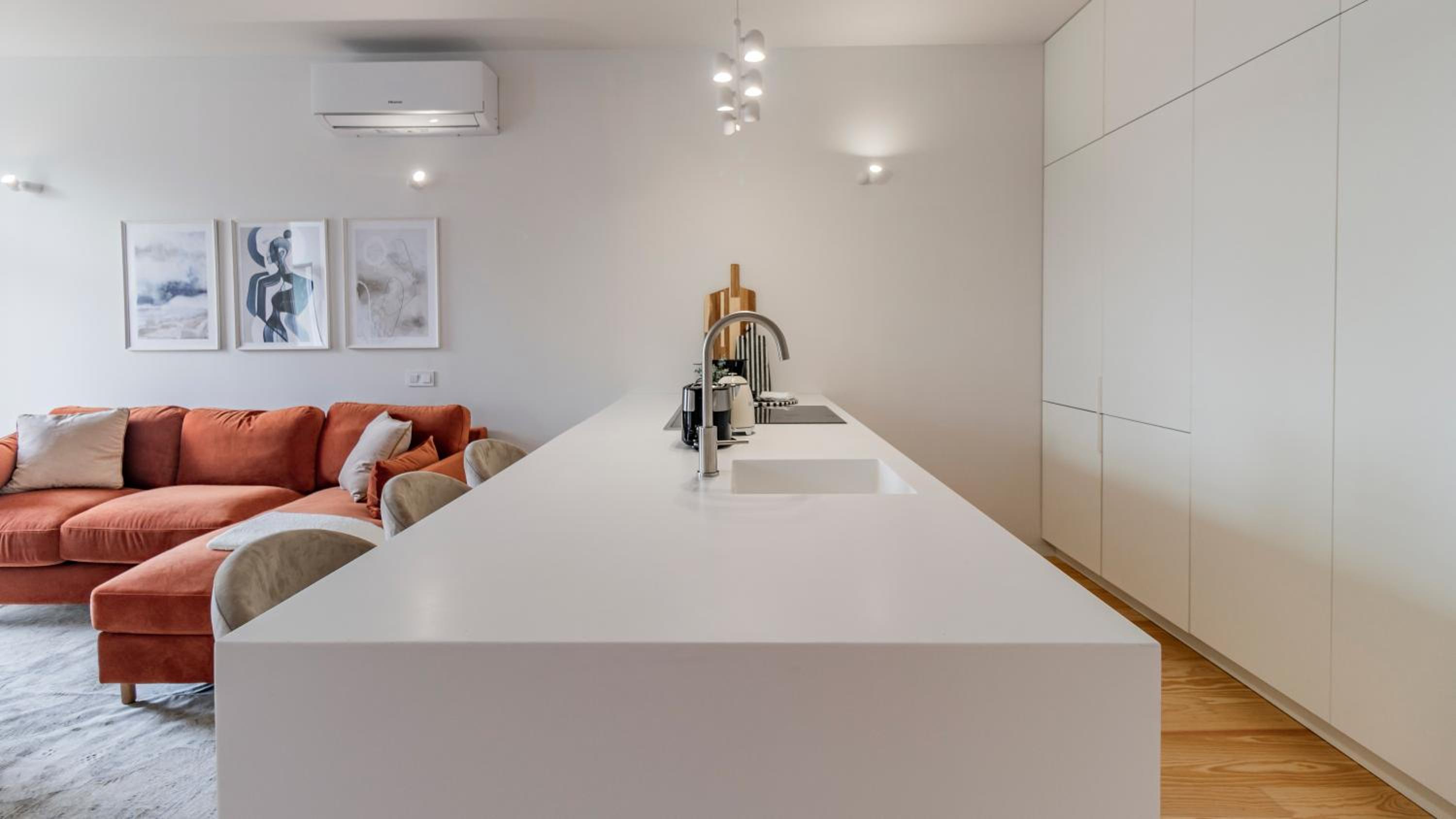 One-Bedroom Apartment - Photo 3