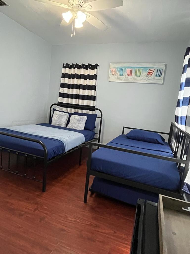 Economy Triple Room with Shared Bathroom photo 2