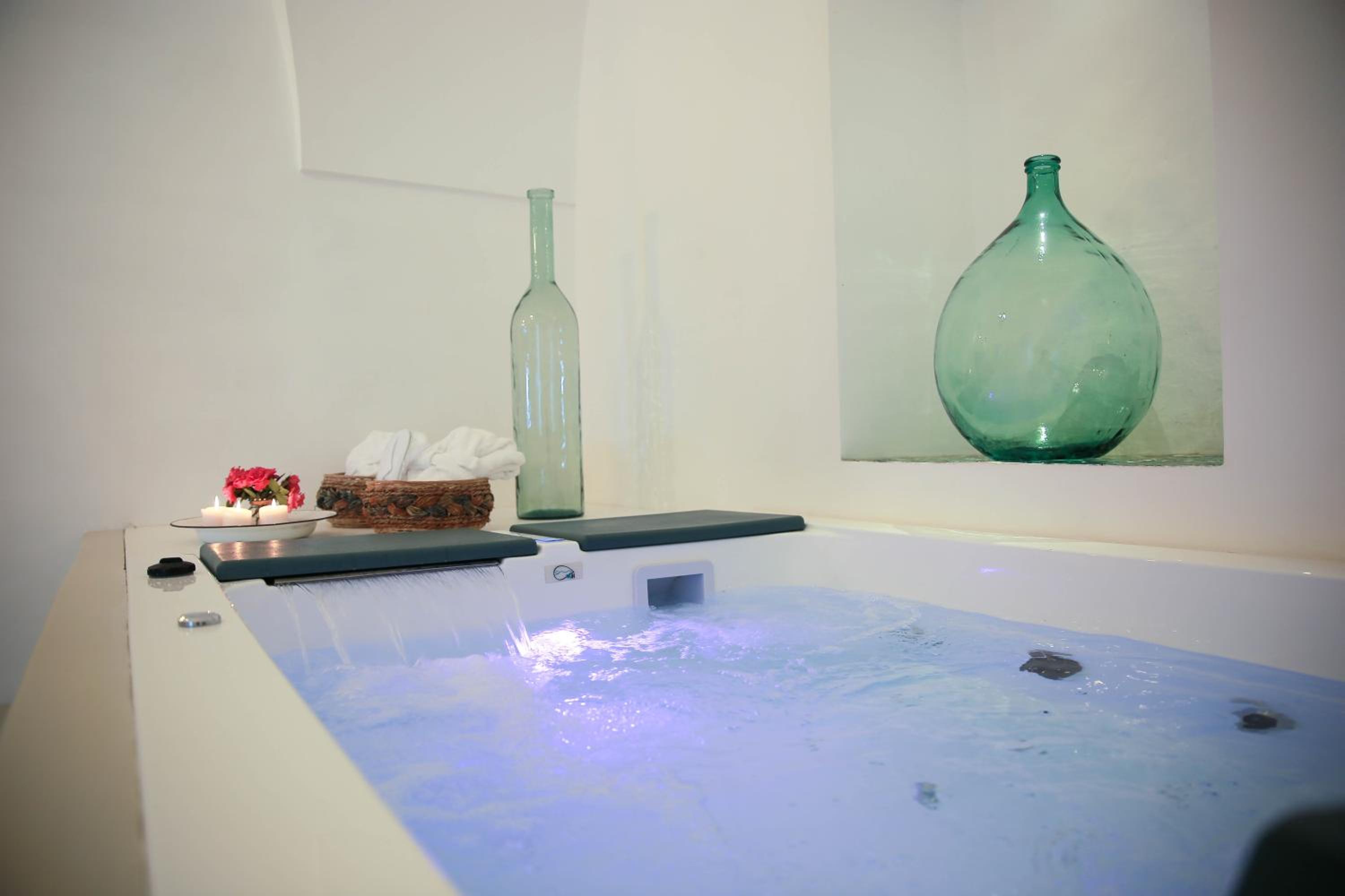 Suite with Spa Bath photo 2