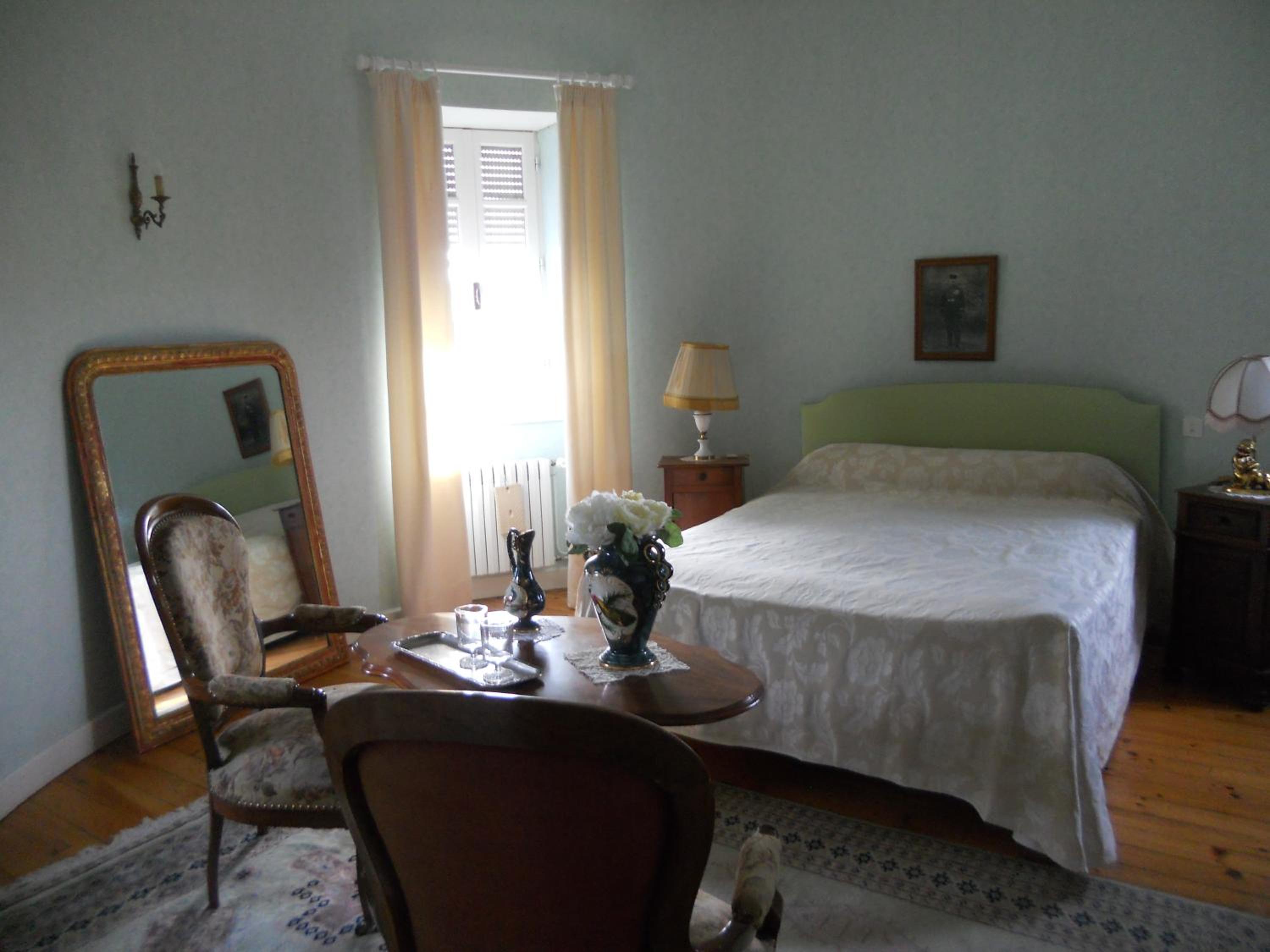 Two-Bedroom Suite - Photo 6