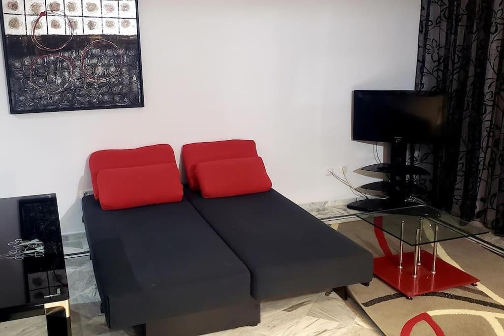 One-Bedroom Apartment photo 2