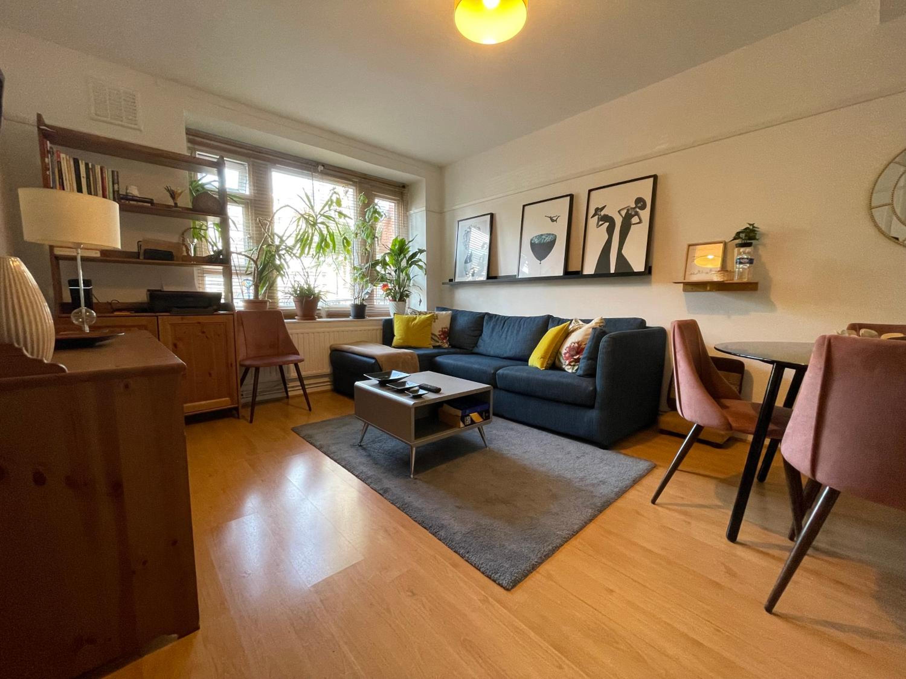 One-Bedroom Apartment photo 1