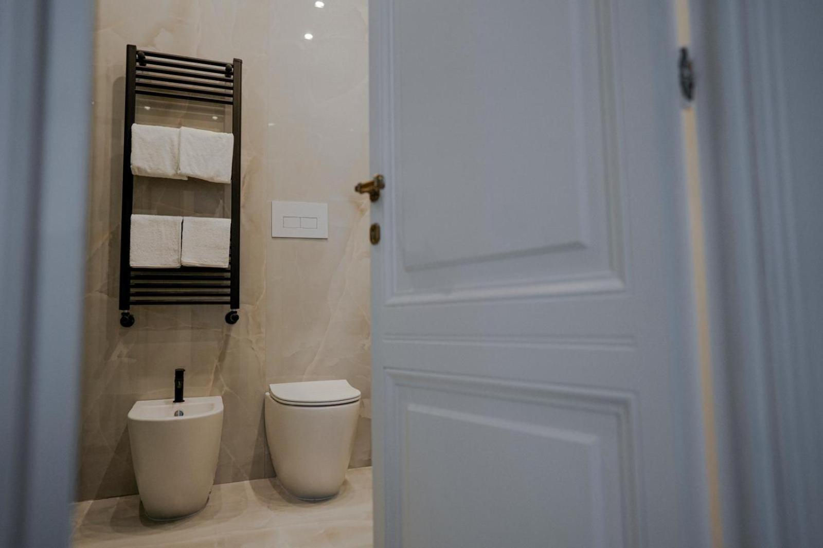 Superior Double Room thumbnail 5