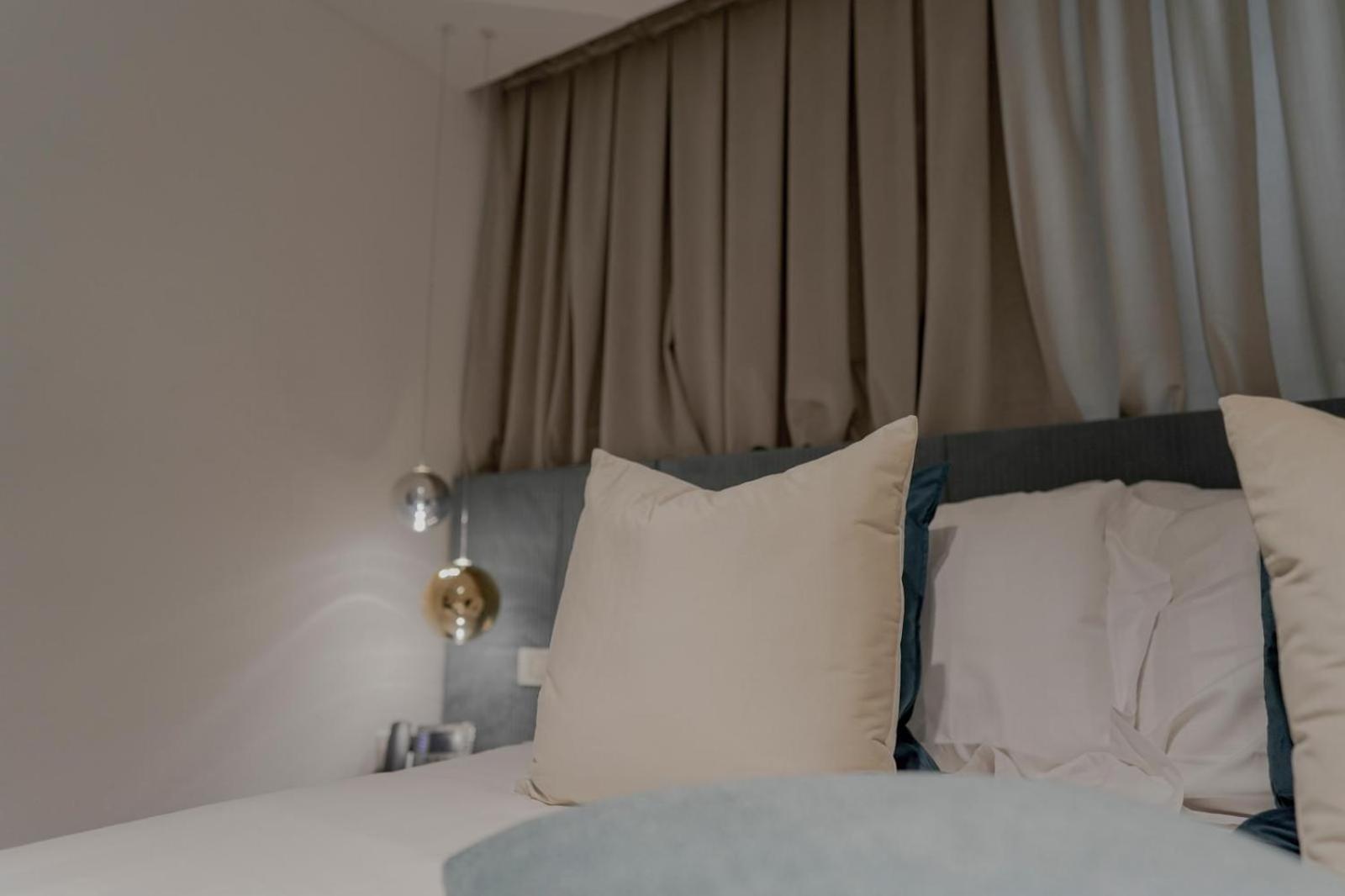 Small Double Room thumbnail 5