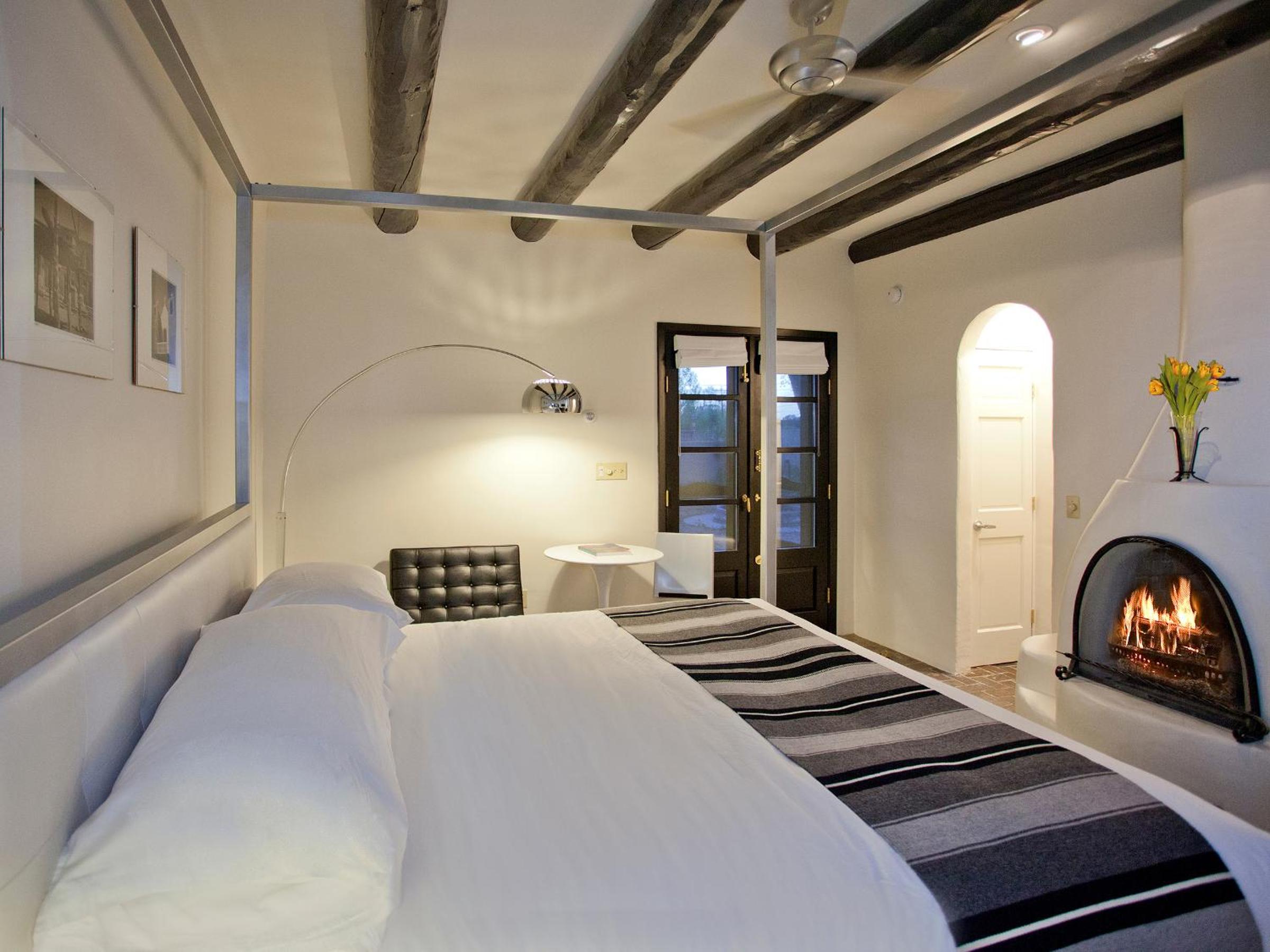 Standard King Room photo 2