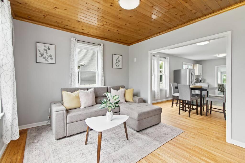 Three-Bedroom House photo 1