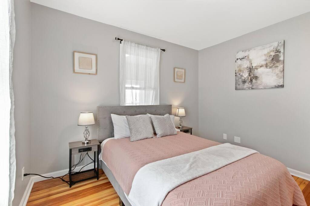 Three-Bedroom House photo 2