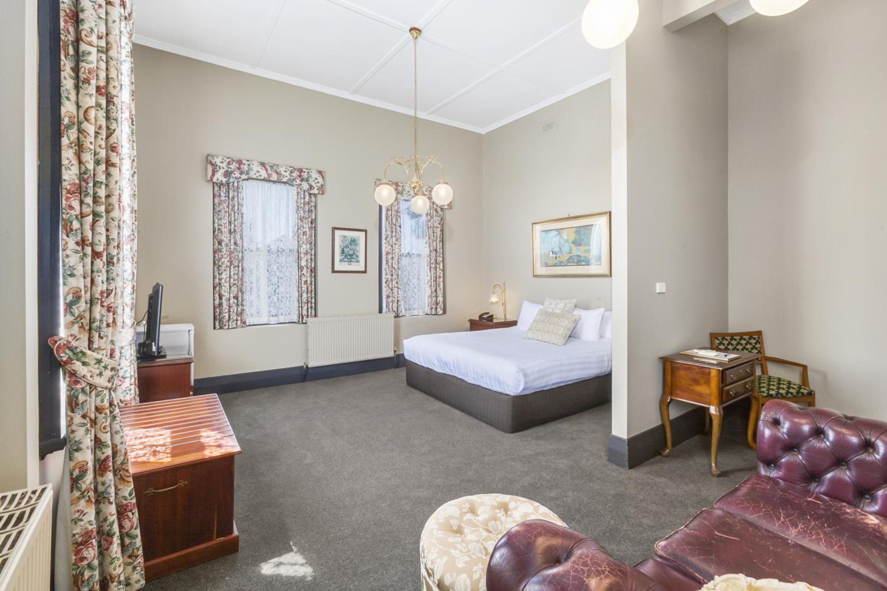 King Room with Spa Bath - Photo 2