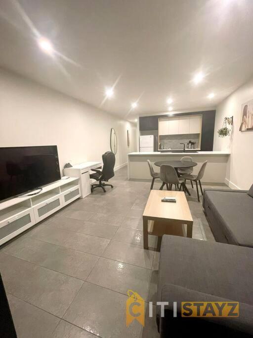 One-Bedroom Apartment photo 1