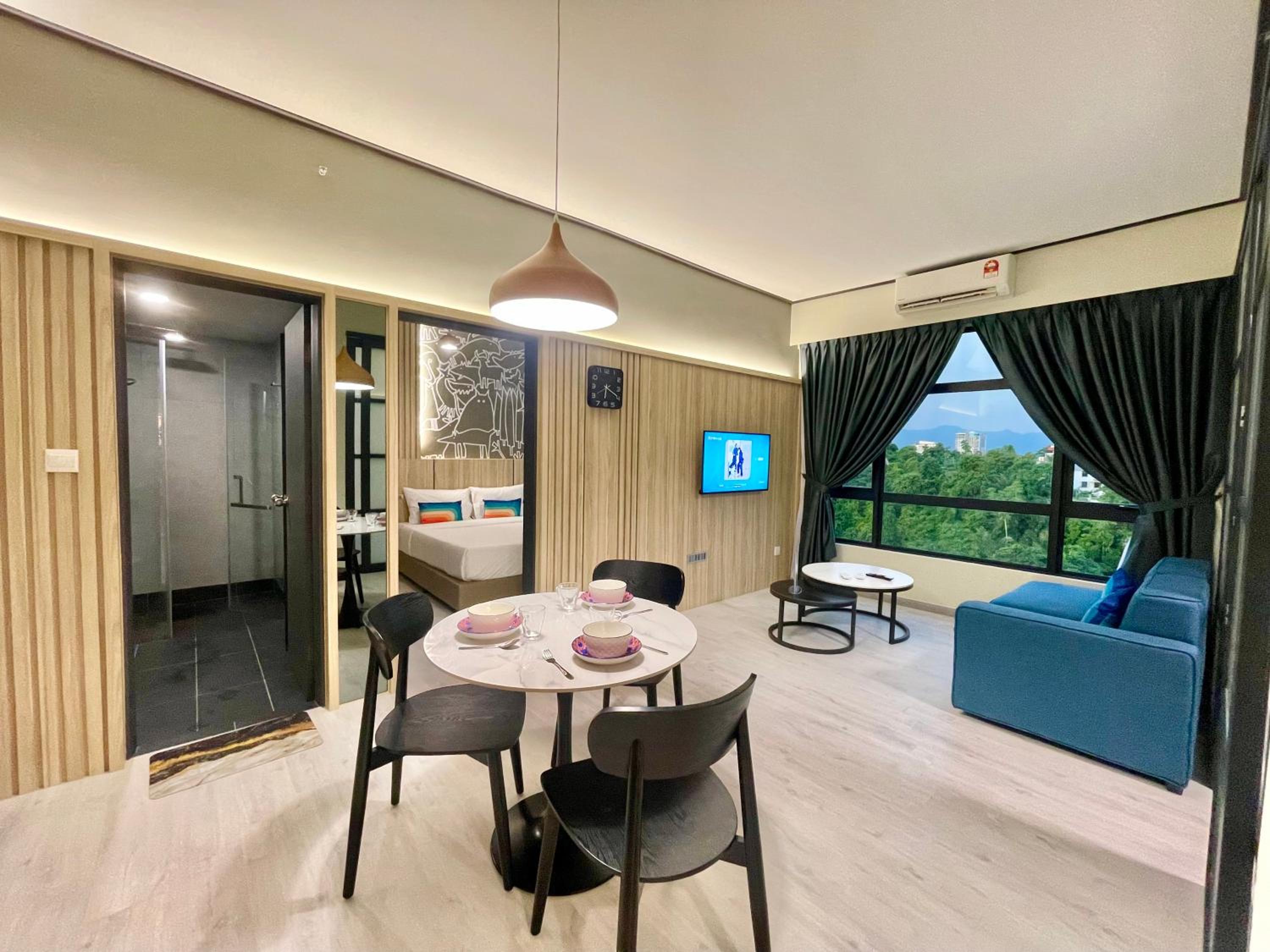 Apartment with Mountain View