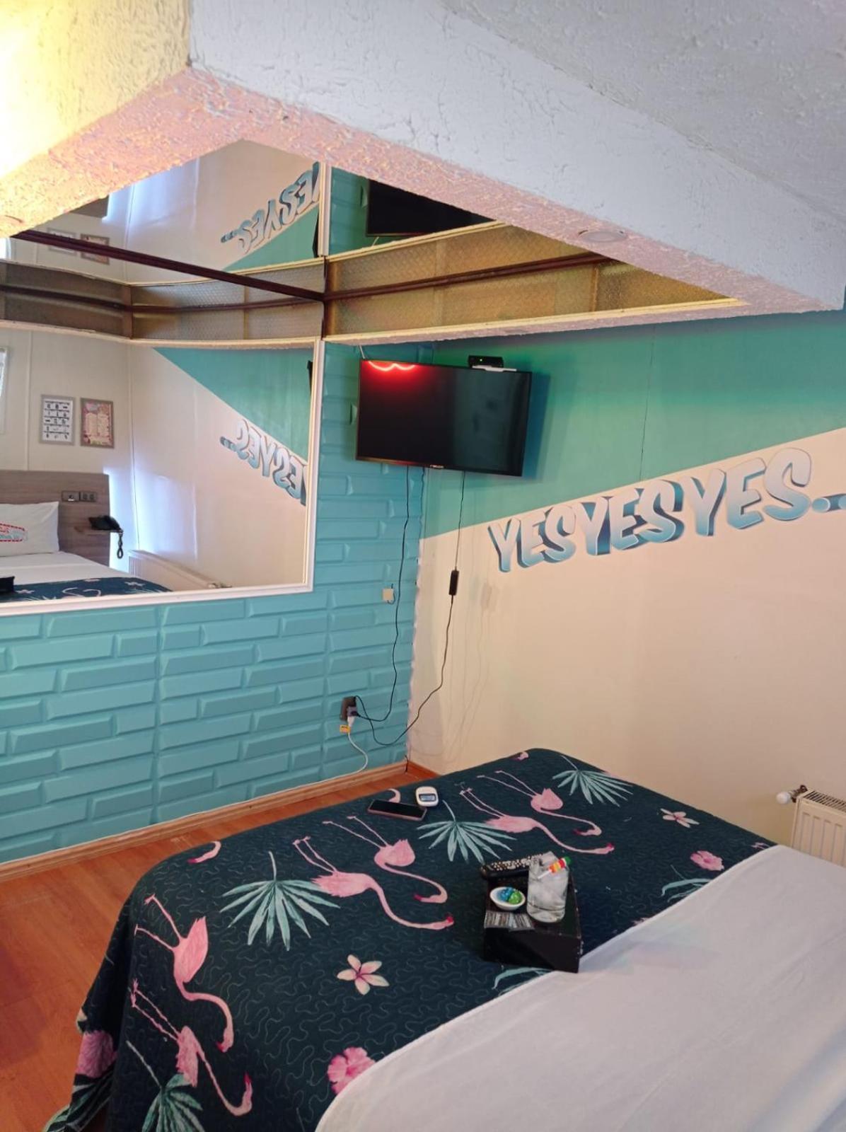 Double or Twin Room with Private Bathroom photo 2