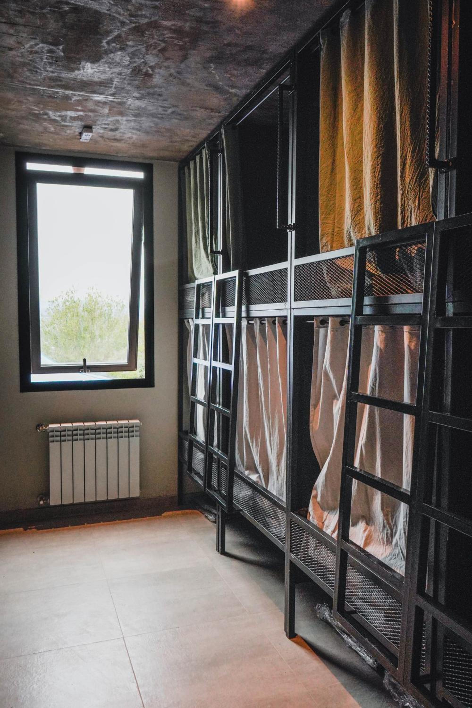 10-Bed Mixed Dormitory Room photo 1