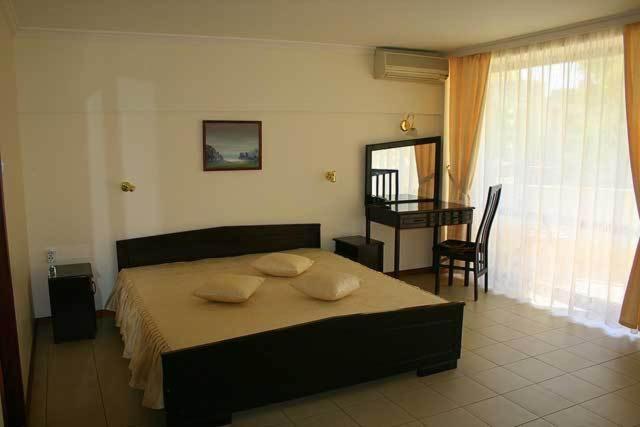 Double / Twin Room with Balcony (2 Adults + 2 Children) photo 1