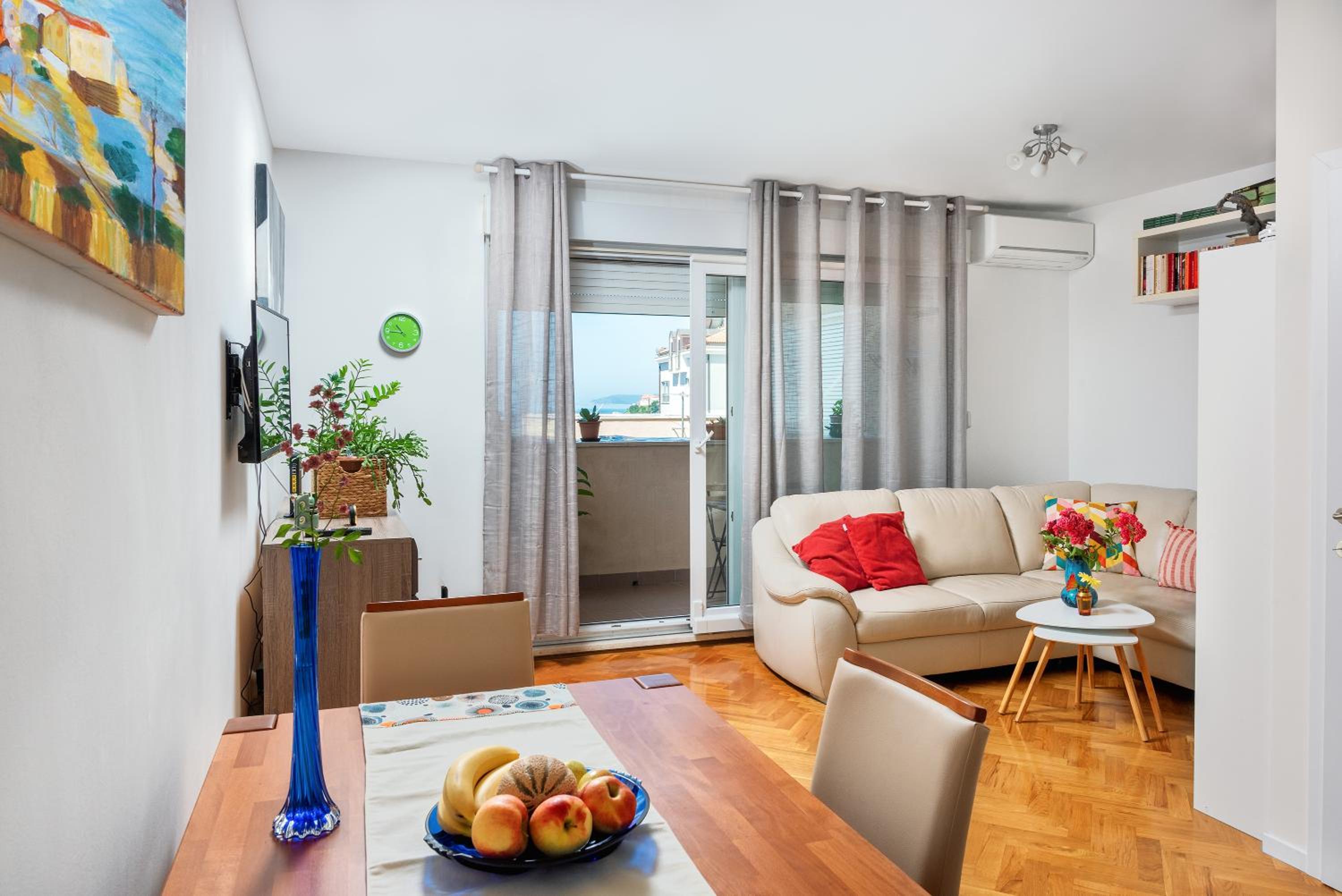 Apartment With Sea View