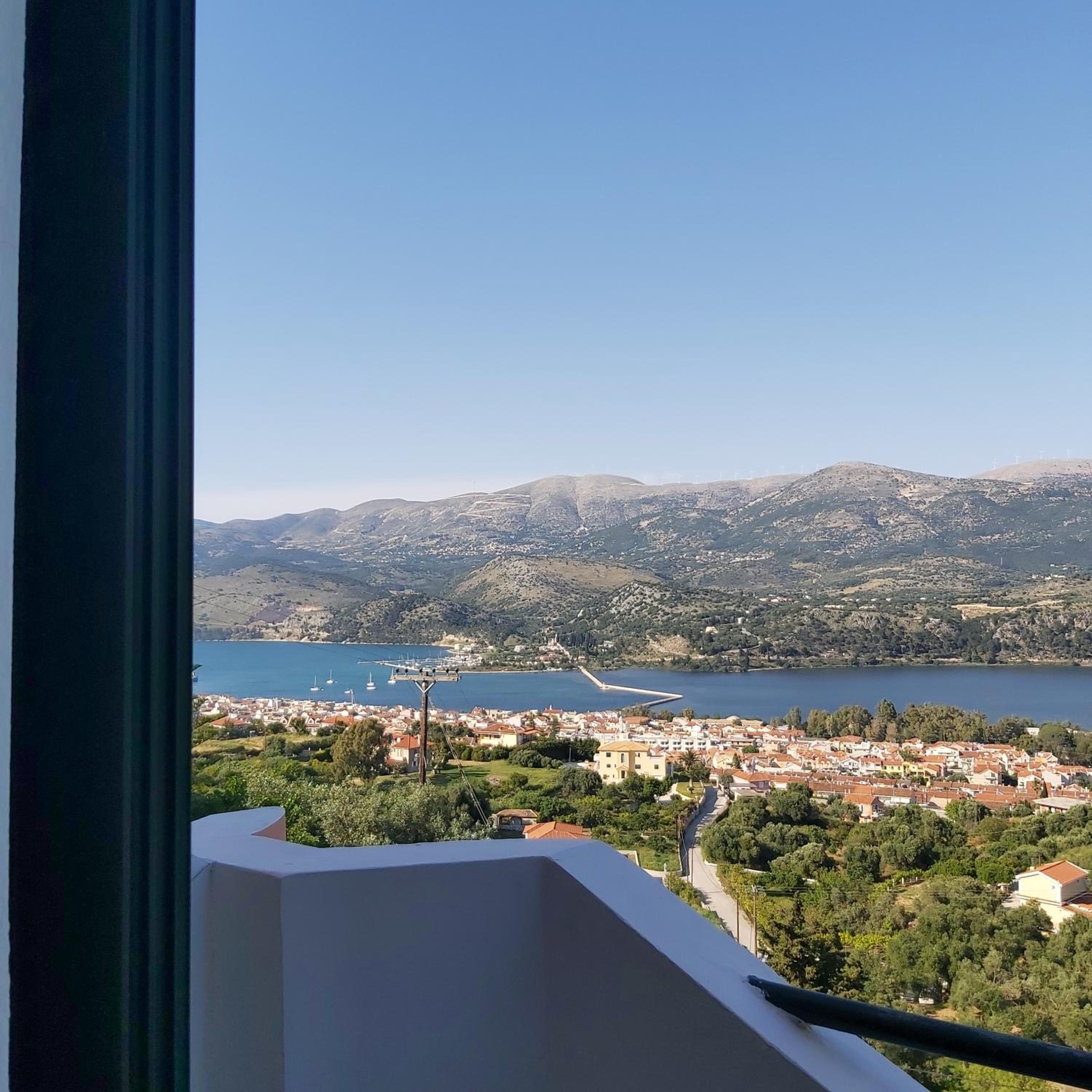 One-Bedroom Apartment with Sea View photo 2