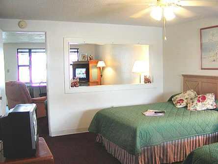 Suite with Two Double Beds - Lake View - Photo 1