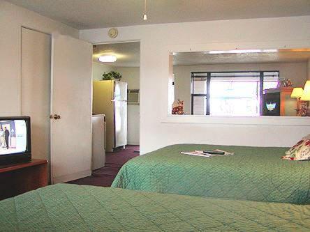 Suite with Two Double Beds - Lake View - Photo 2