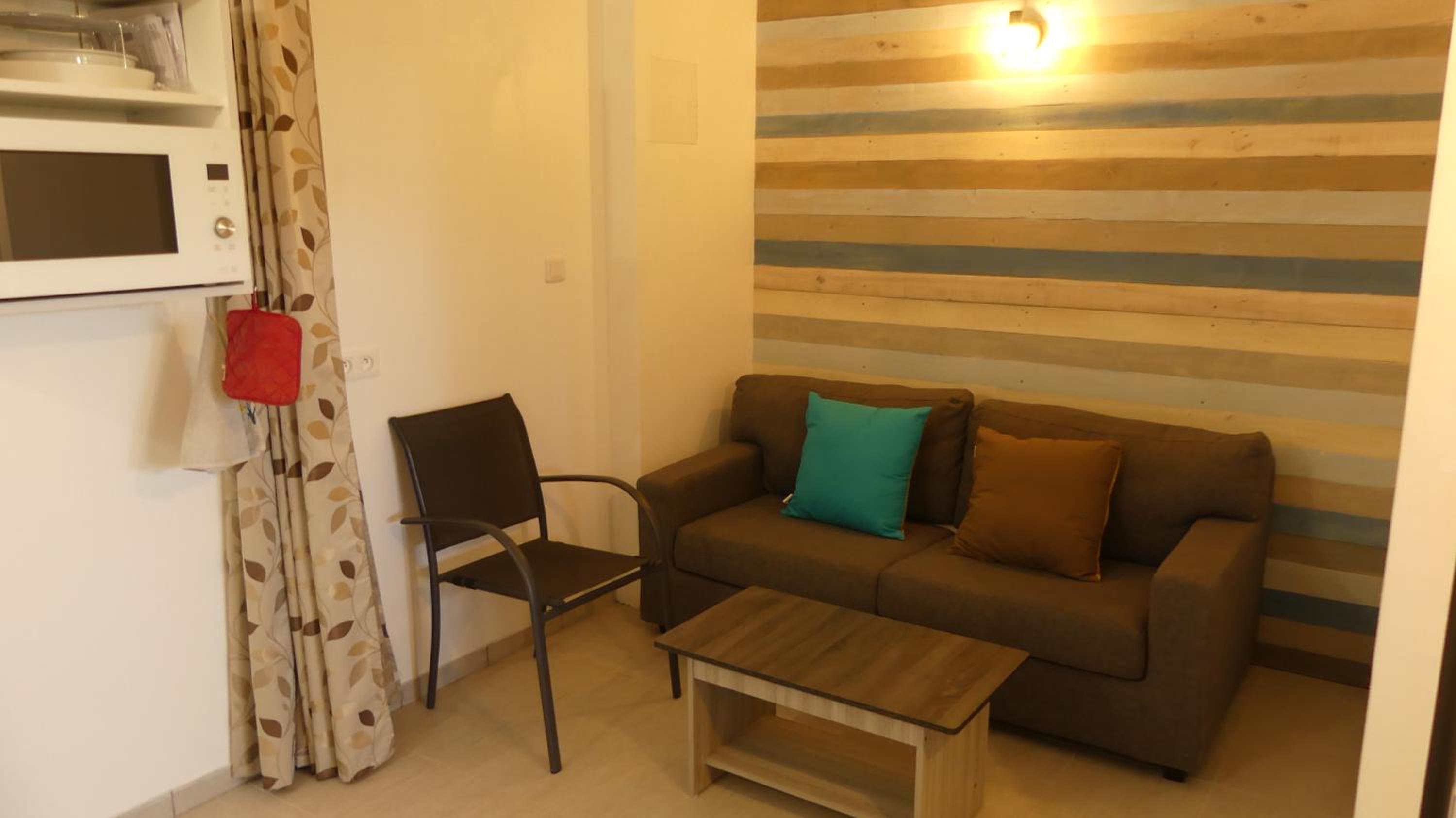 One-Bedroom Apartment photo 2
