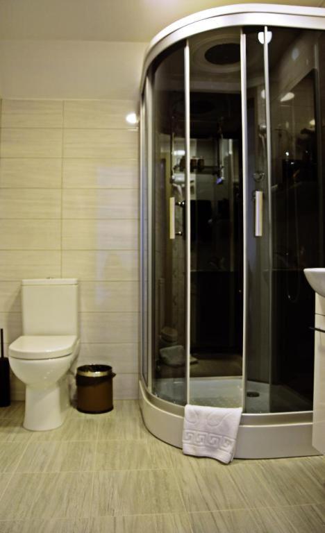 Deluxe Double Room with Shower - Photo 2