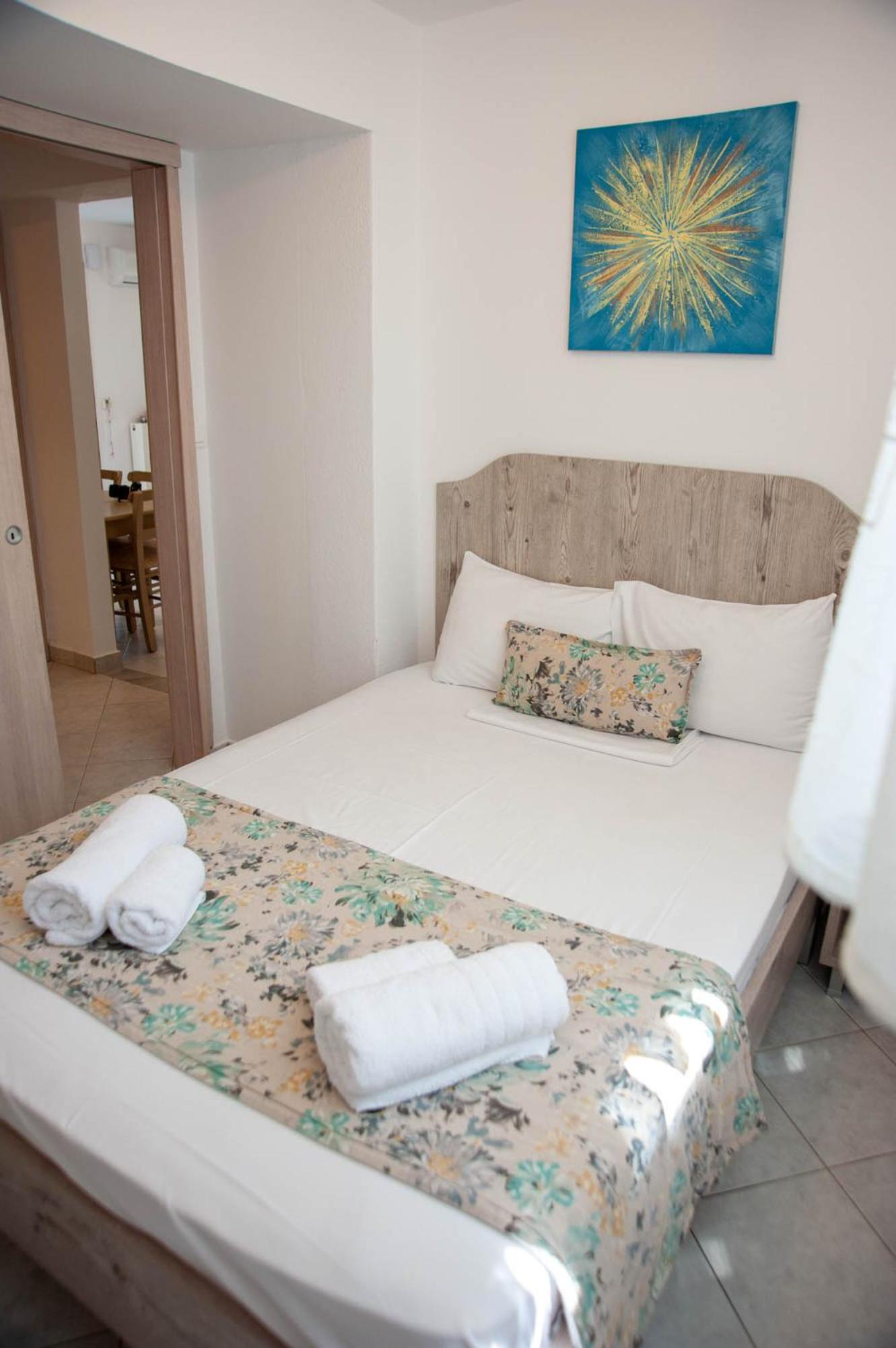 Two-Bedroom Apartment (4 Adults) - Photo 4