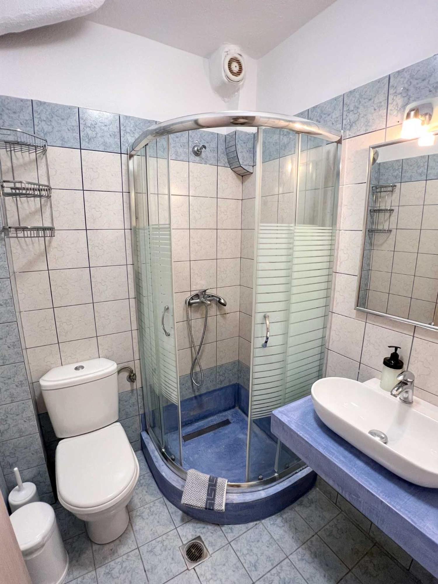 Two-Bedroom Apartment (4 Adults) - Photo 25