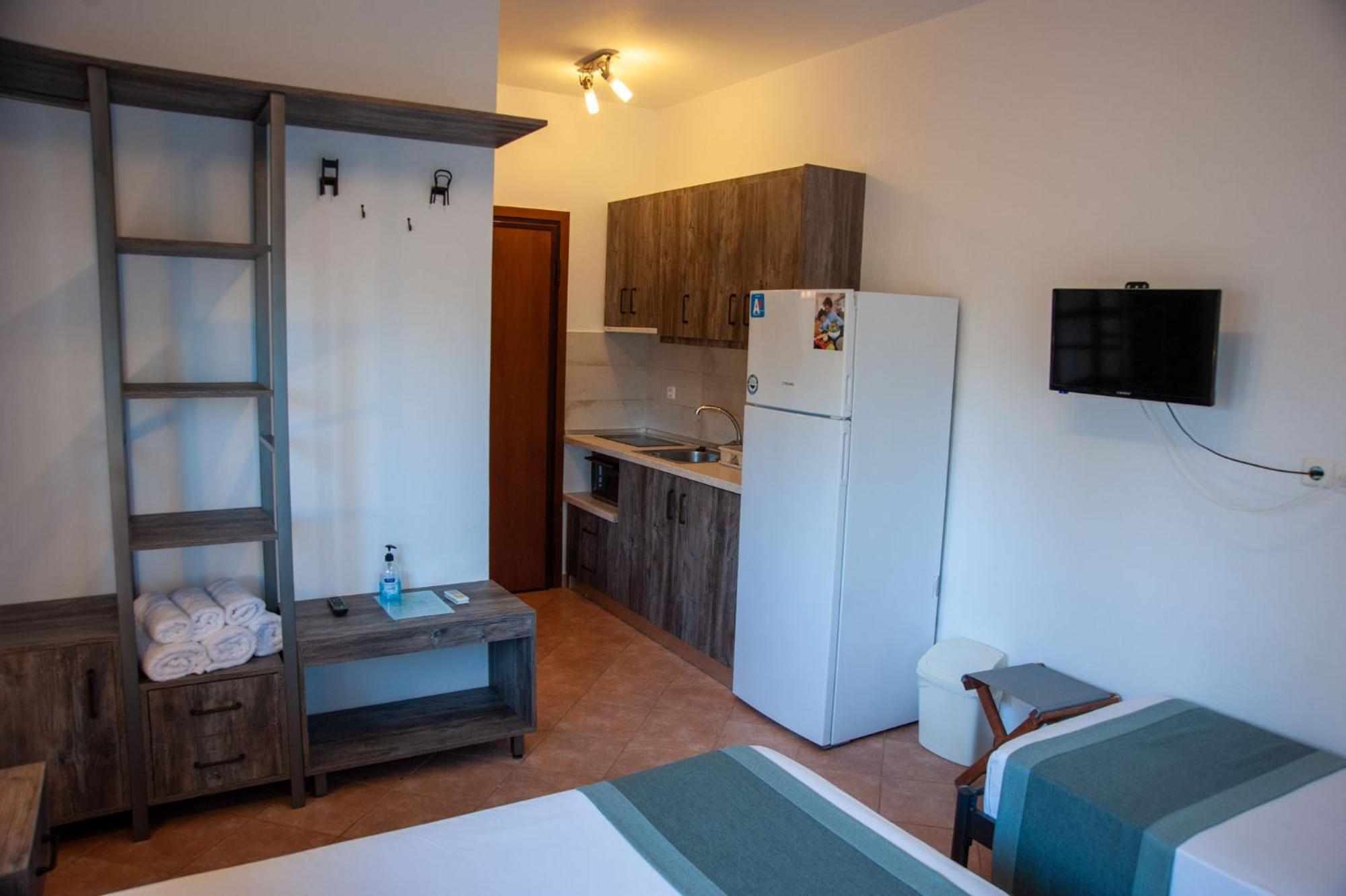 Deluxe Triple Room - Photo 12
