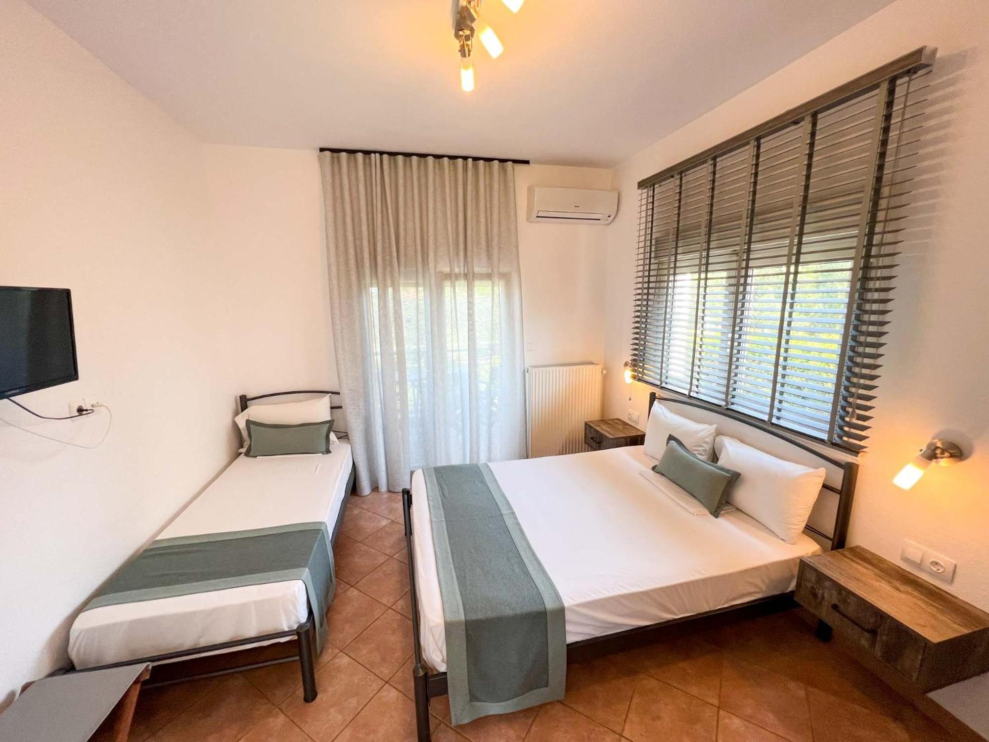 Deluxe Triple Room - Photo 1