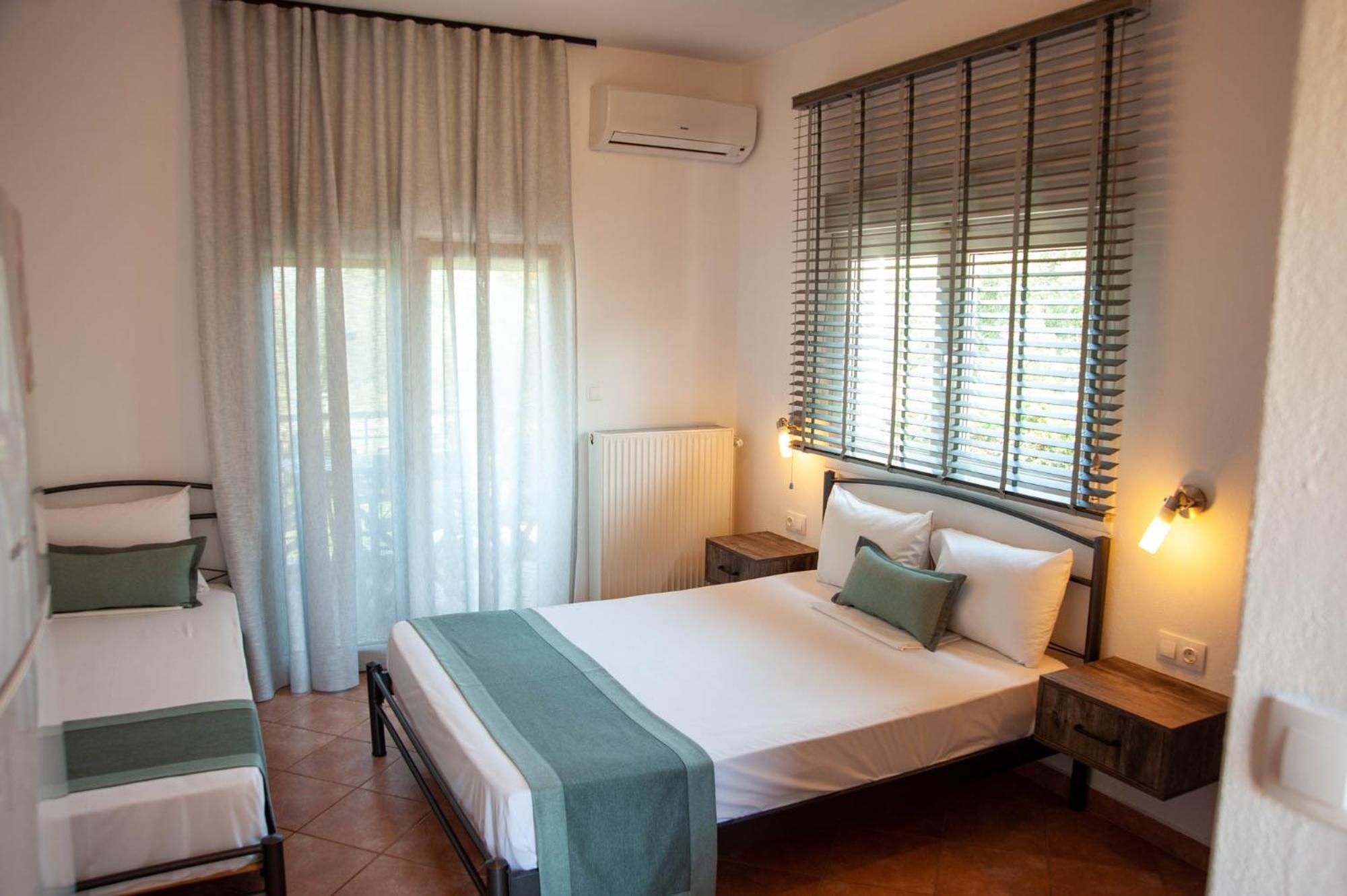 Deluxe Triple Room - Photo 9