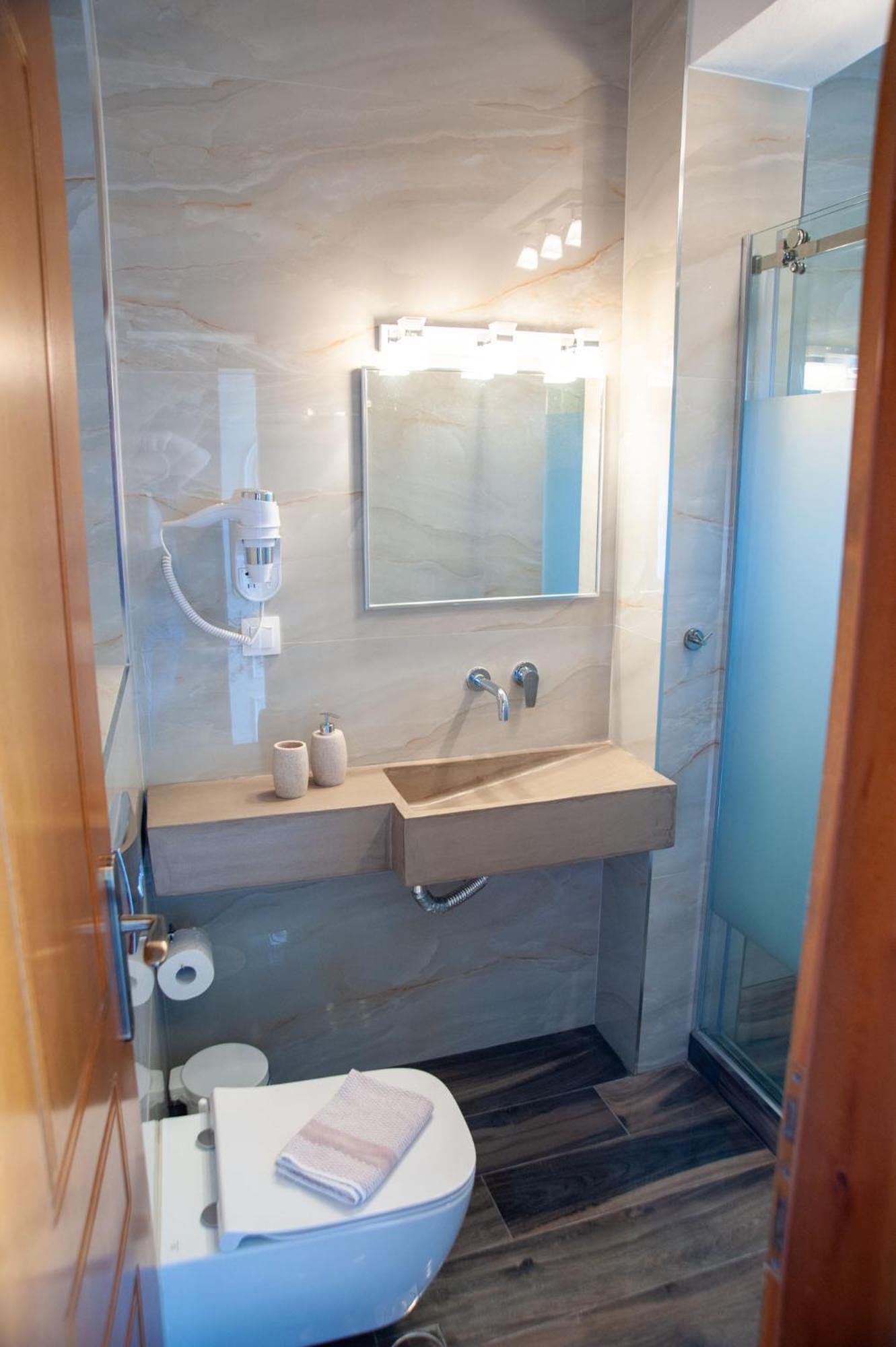 Deluxe Triple Room - Photo 16