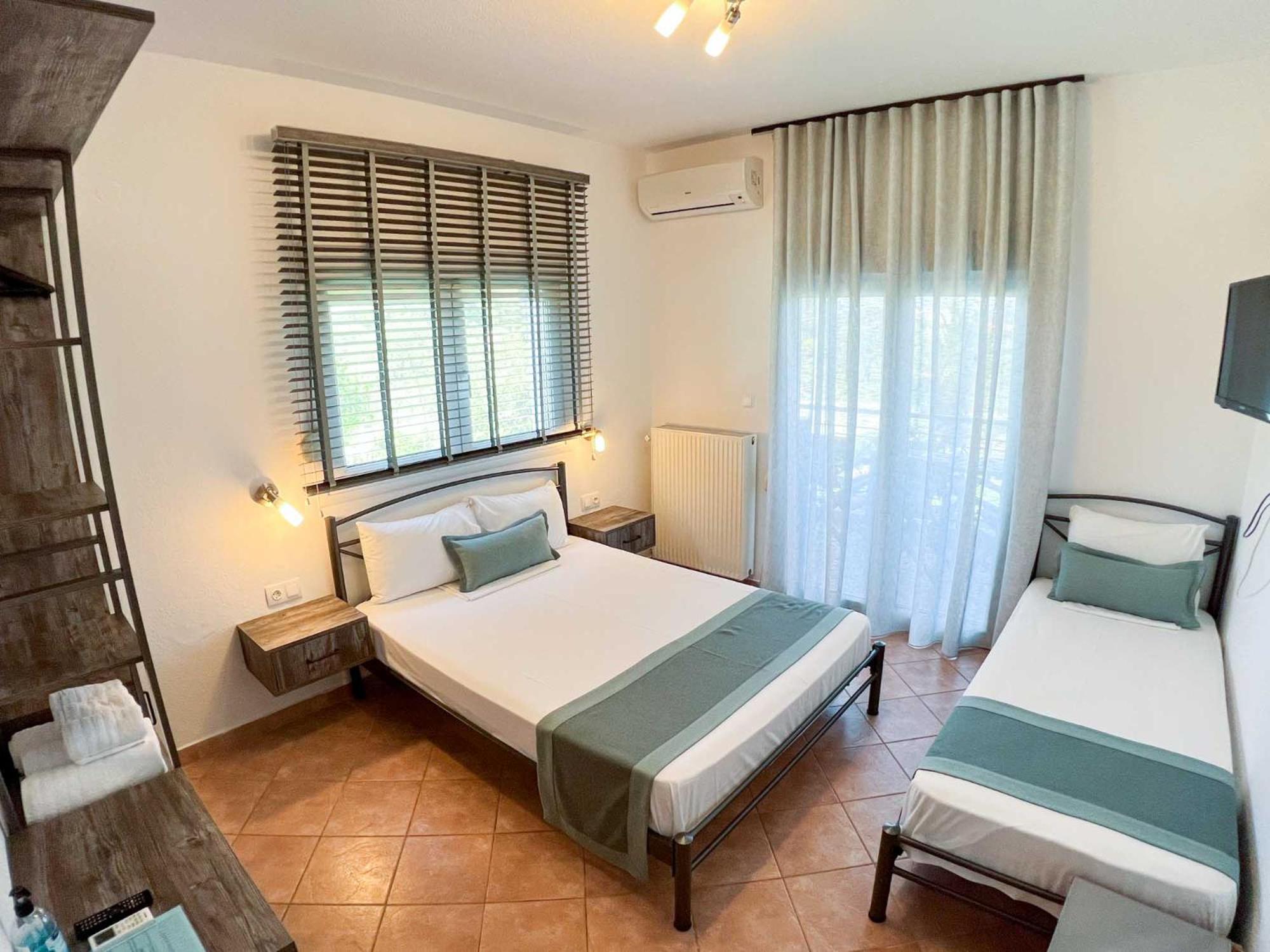 Deluxe Triple Room - Photo 20