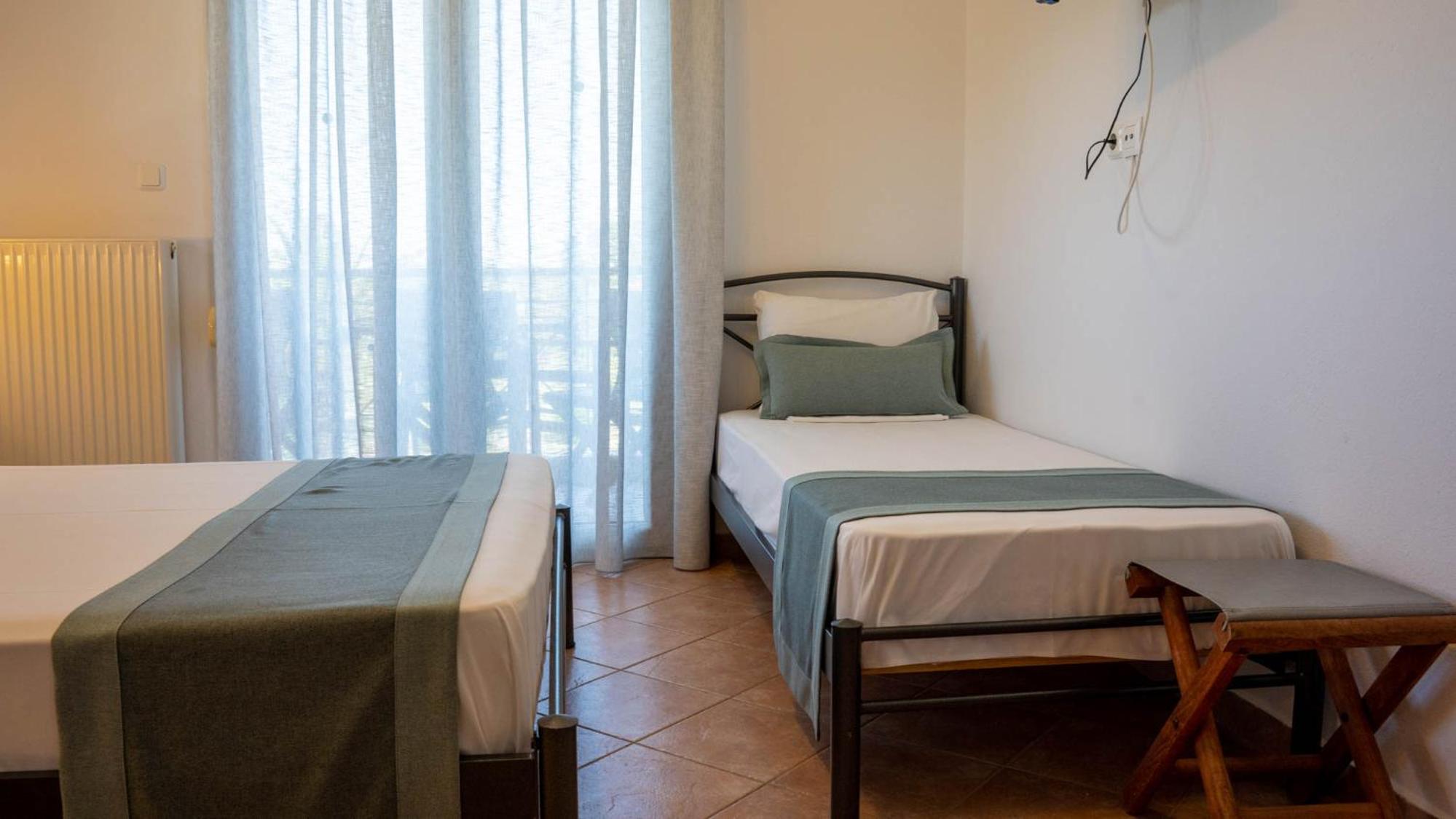 Deluxe Triple Room - Photo 7