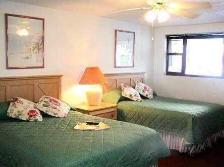 Standard Room with Two Double Beds - Photo 1