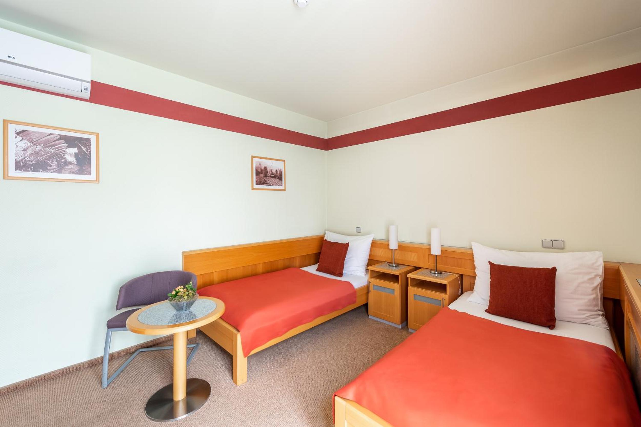 Twin Room - Photo 13