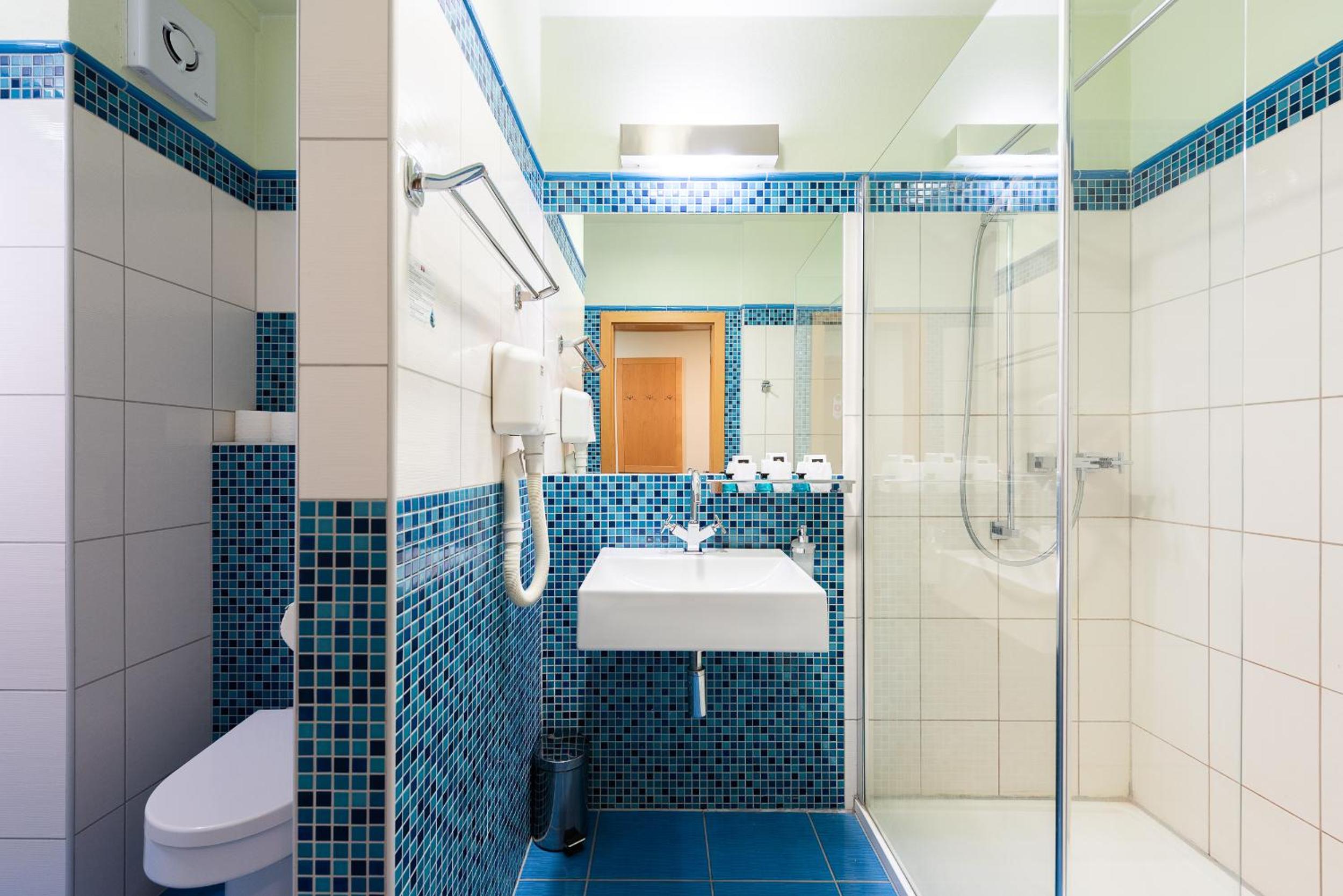 Triple Room - Photo 11