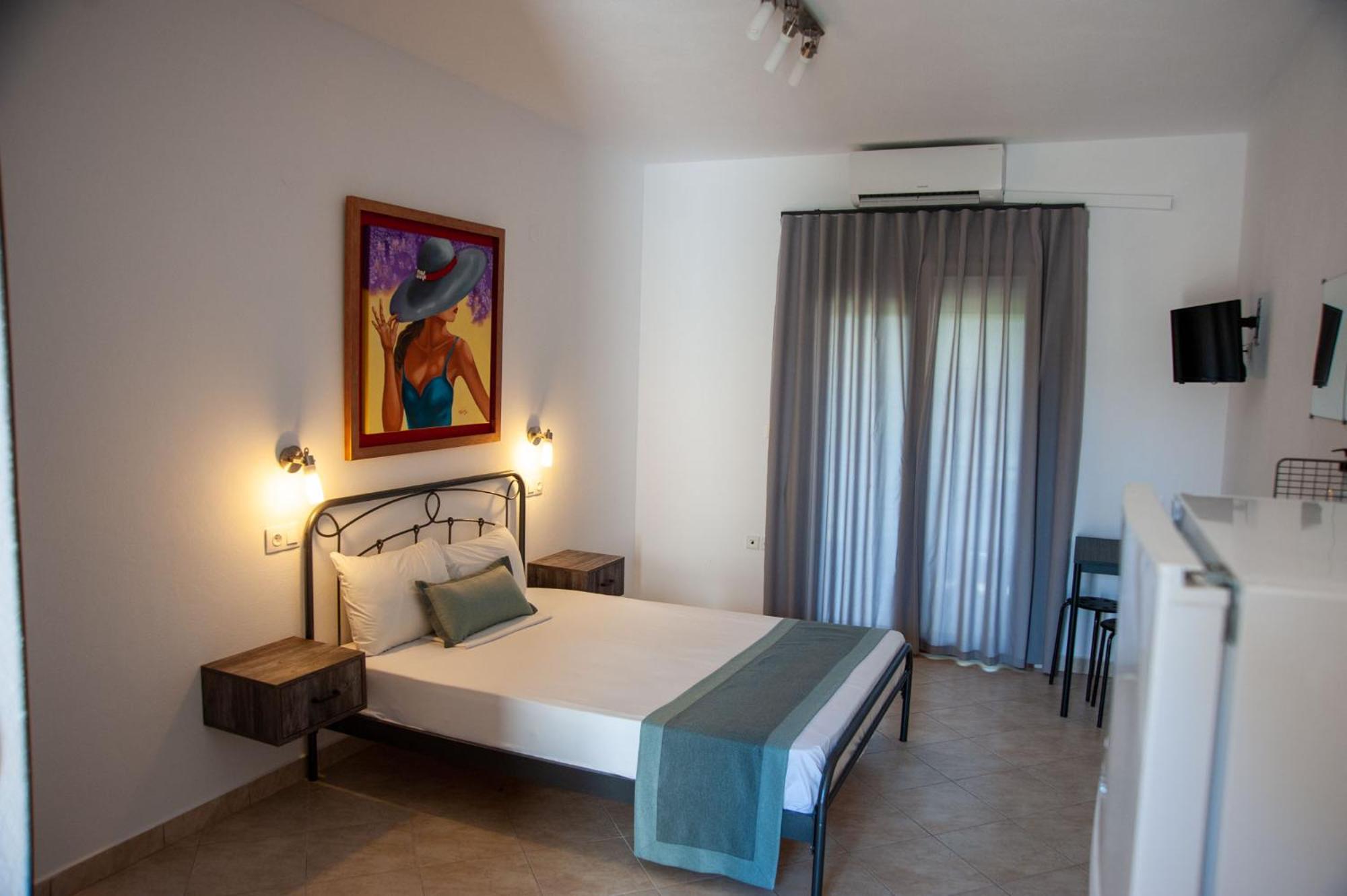 Studio - Photo 16