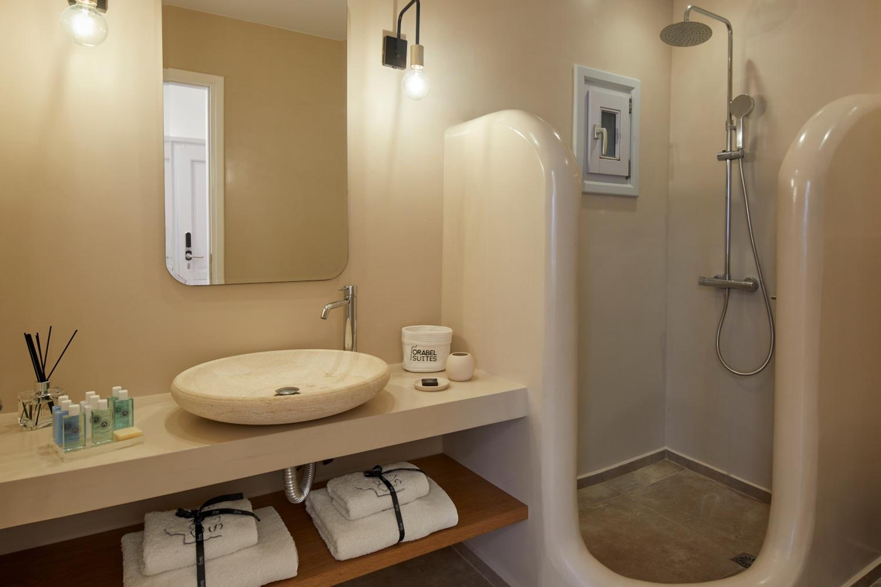 Superior Suite with Private Outdoor Hot Tub - Photo 4