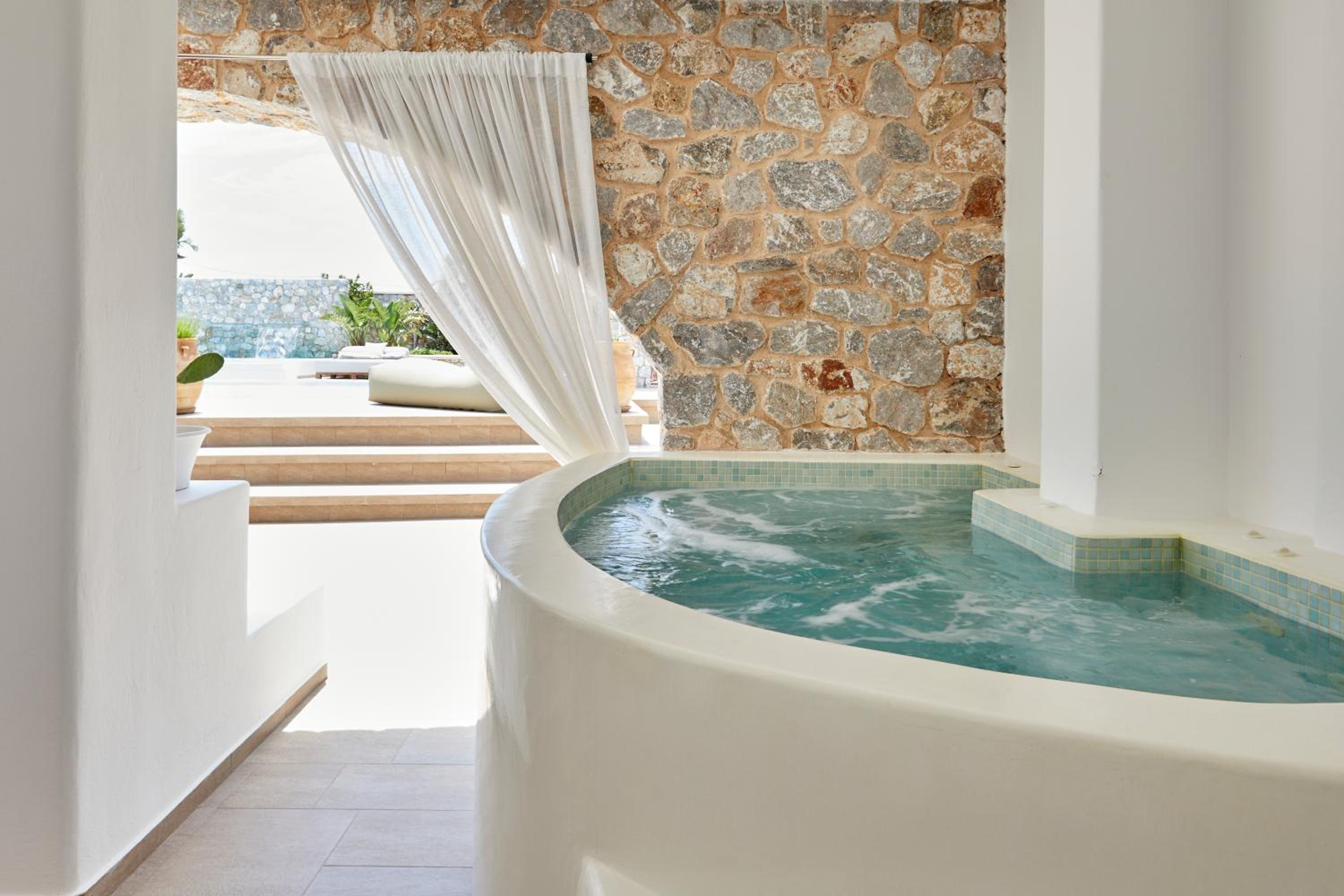 Superior Suite with Private Outdoor Hot Tub - Photo 2
