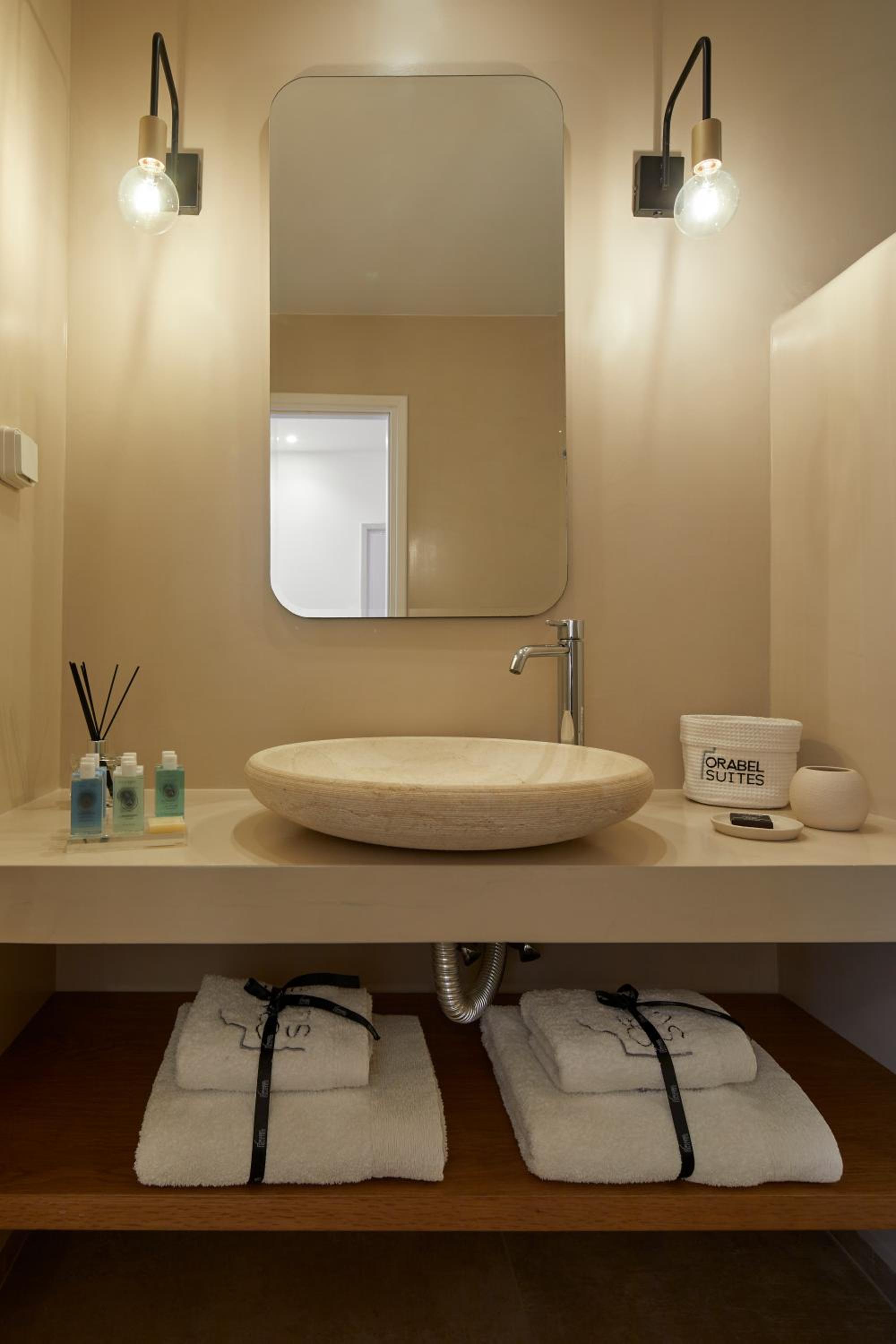 Superior Suite with Private Outdoor Hot Tub - Photo 3