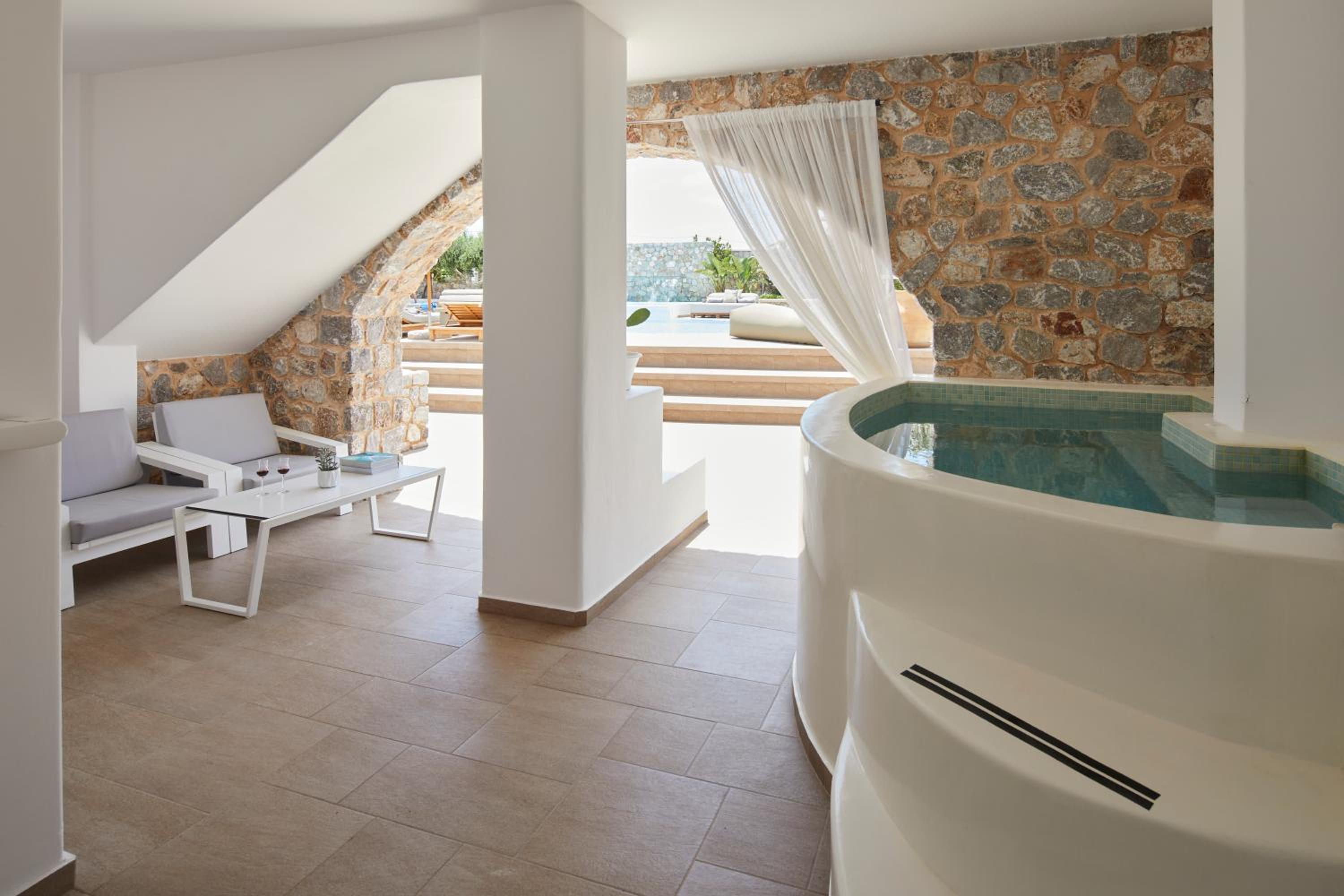 Superior Suite with Private Outdoor Hot Tub - Photo 6