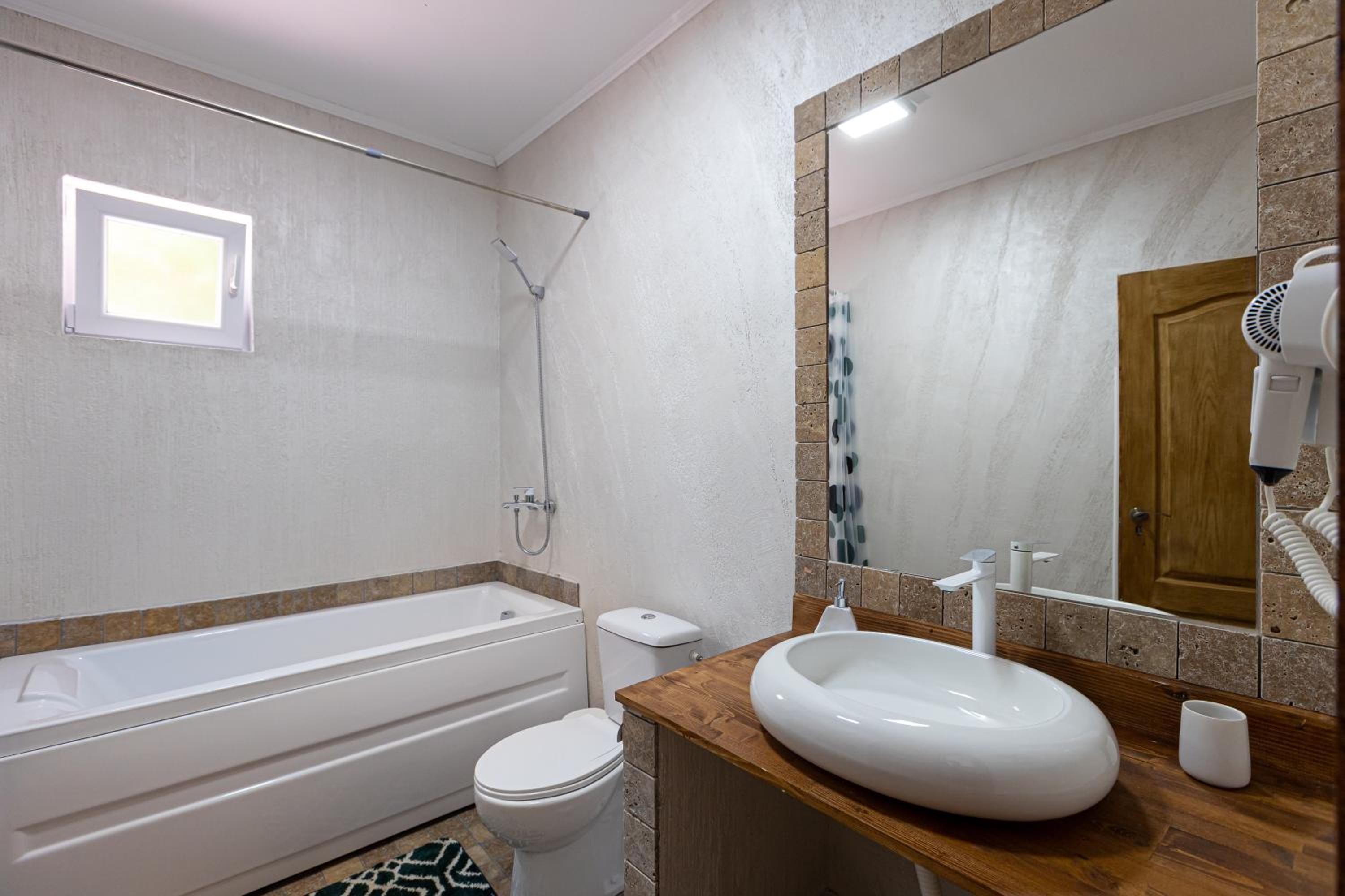 Deluxe Double Room with Bath photo 2