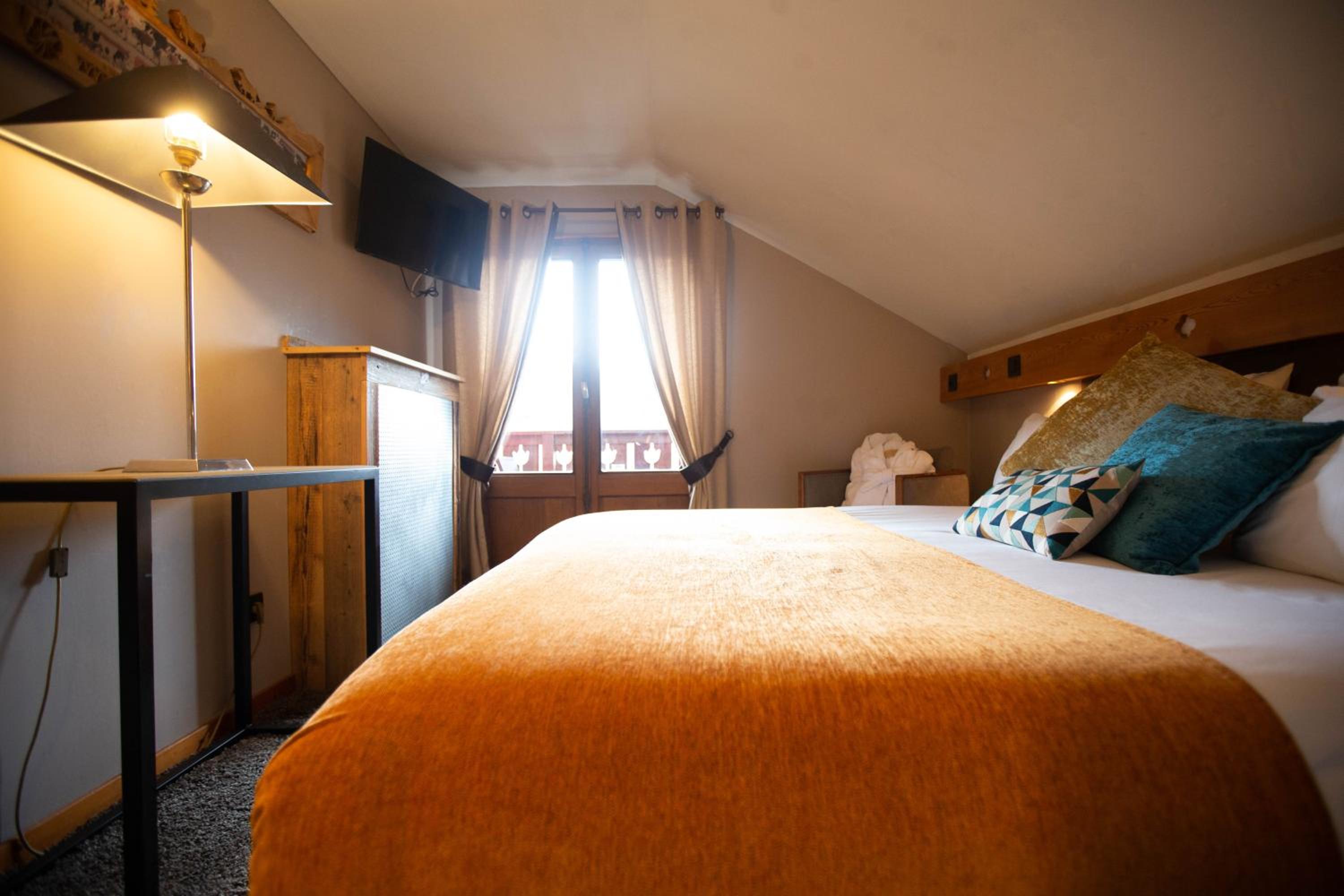 Quadruple Room with Mountain View - Photo 1