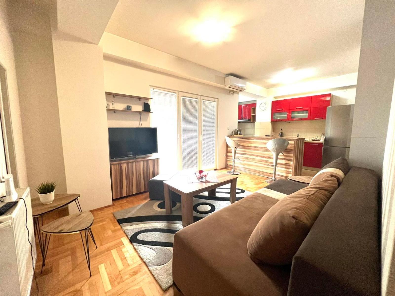 One-Bedroom Apartment photo 1