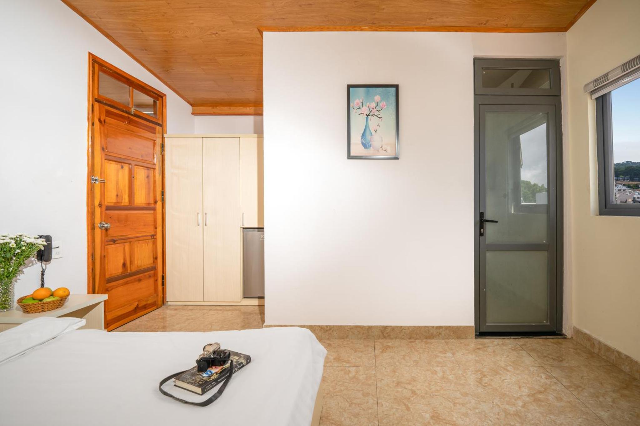 Queen Room With Window