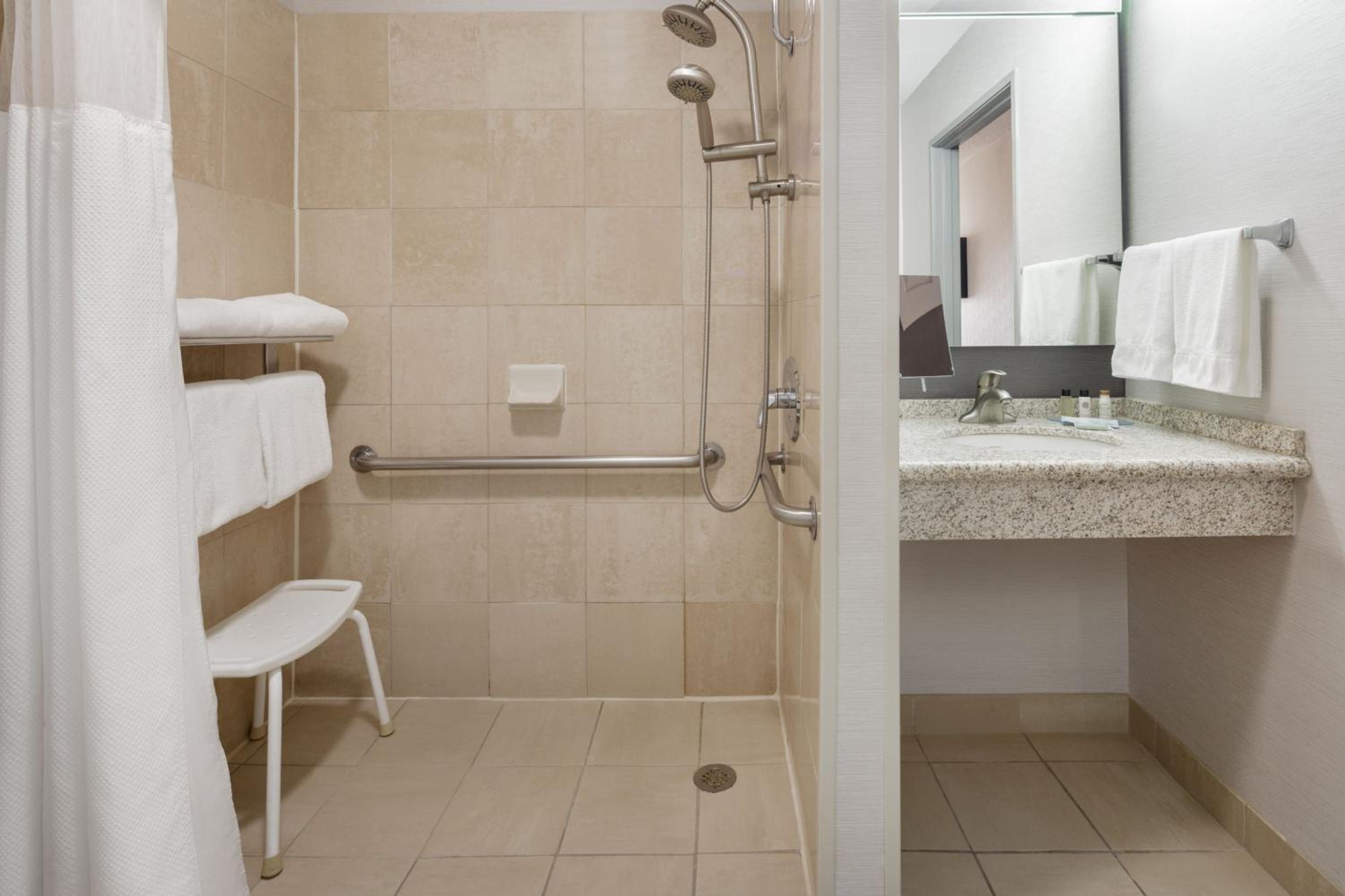 Queen Room - Hearing Accessible - Photo 3