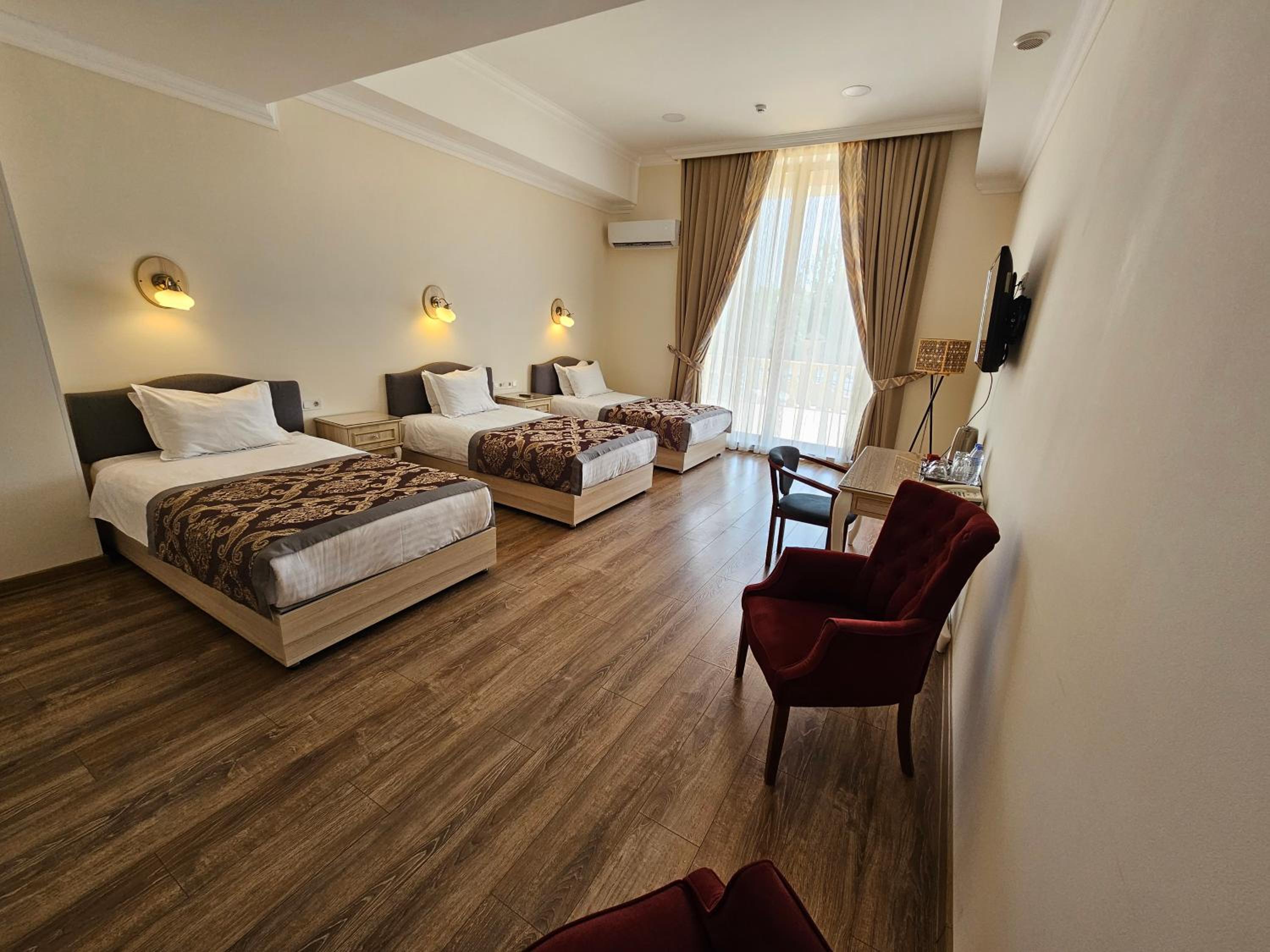 Superior Triple Room photo 3