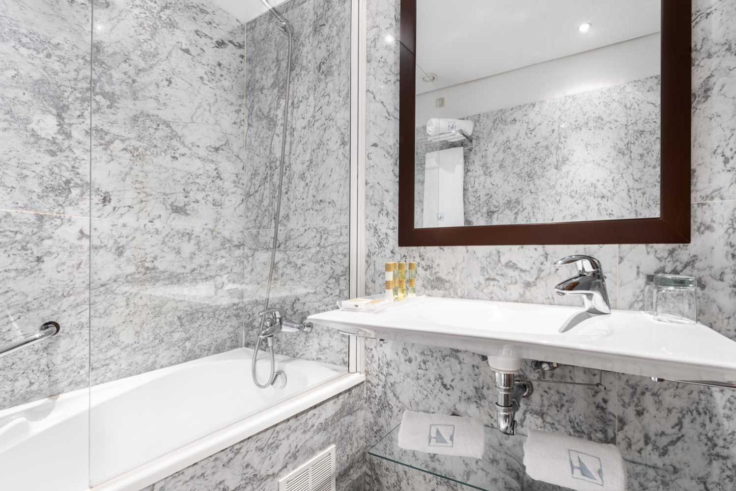Standard Double Room with Parking - Photo 2